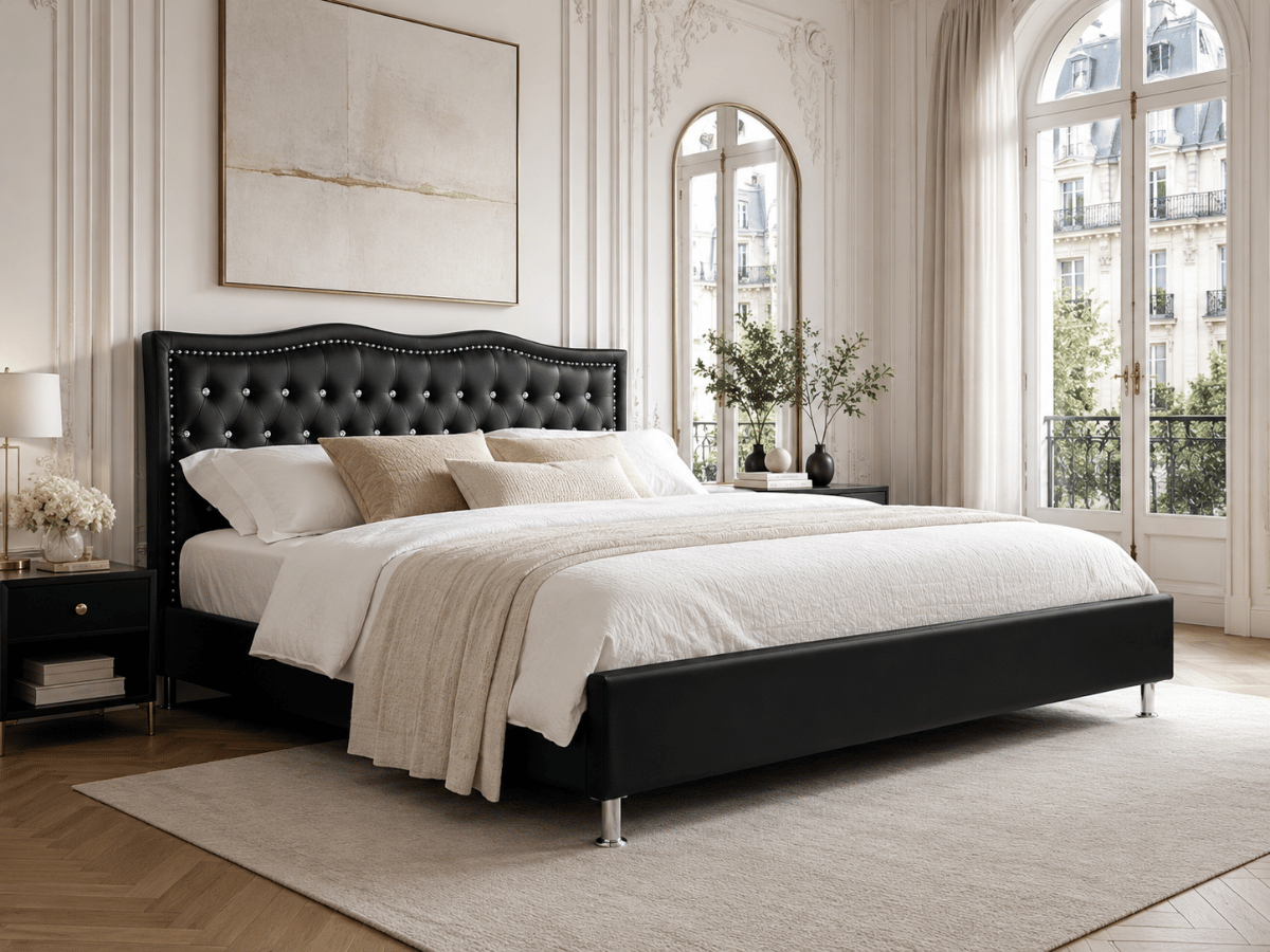 Lit capitonné Majestic en similicuir – tête de lit ondulée avec strass et clous décoratifs