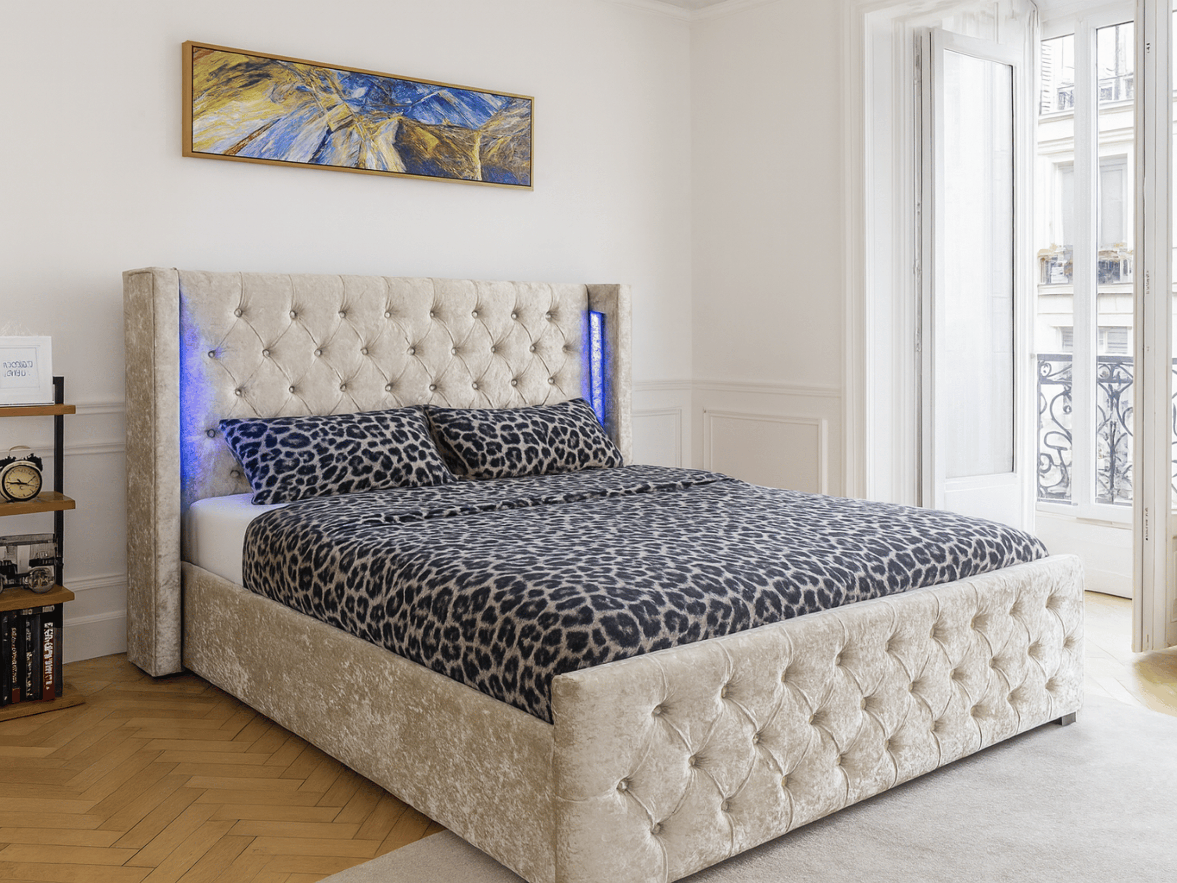 Lit coffre capitonné avec LED en velours - NOUR