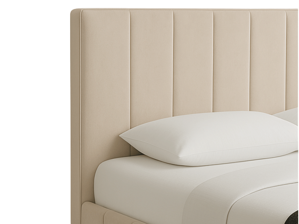 Lit double en velours beige  et pieds dorés – Clémence