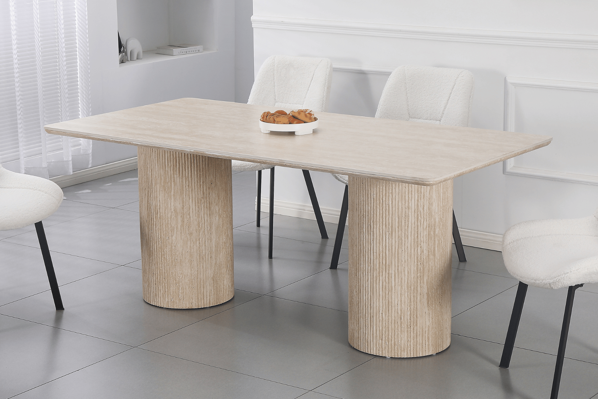 Table à manger design en pierre naturelle type travertin EVA – 180 cm – Pieds cylindriques striés