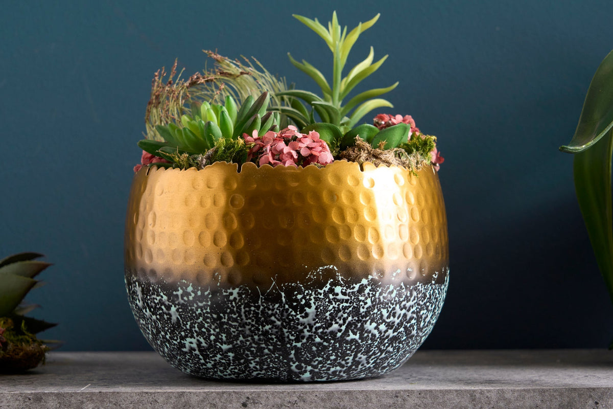 Bol décoratif artisanal ORIENT 19cm doré avec patine au design martelé classique