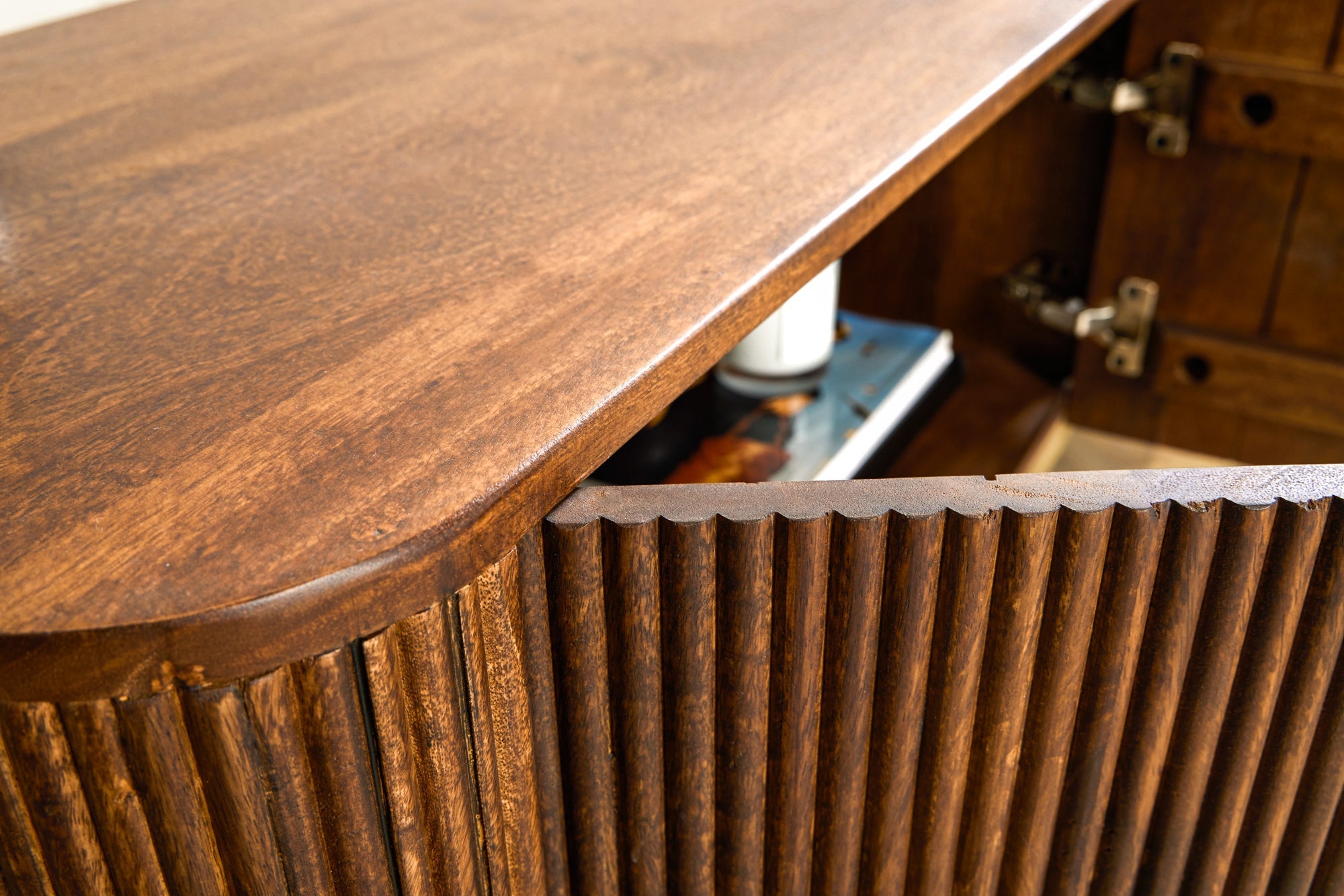 Buffet design GATSBY 160cm marron mat doré bois de manguier rétro