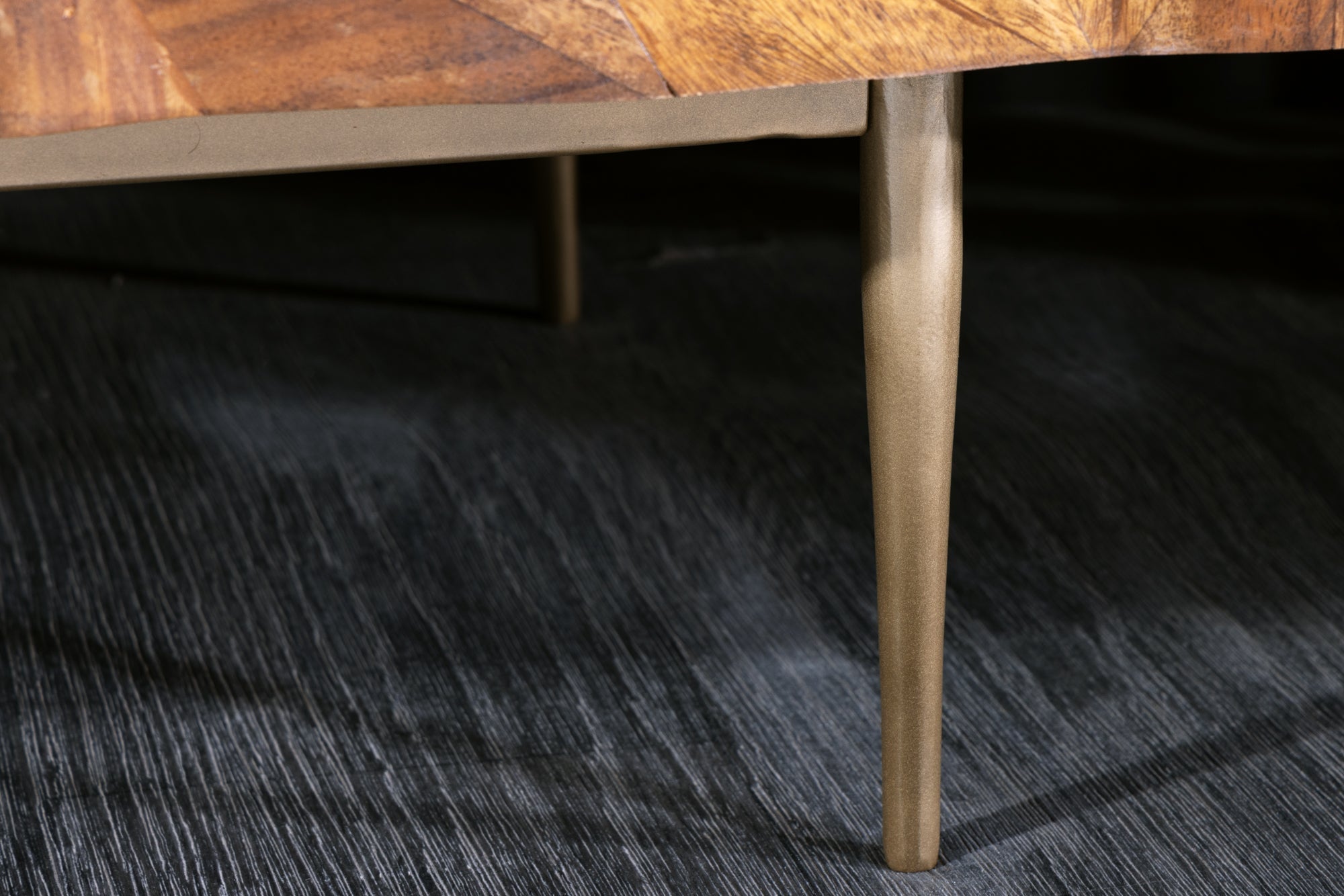 Buffet en bois massif ALPINE 145cm marron finition pierre Sheesham métal doré mat