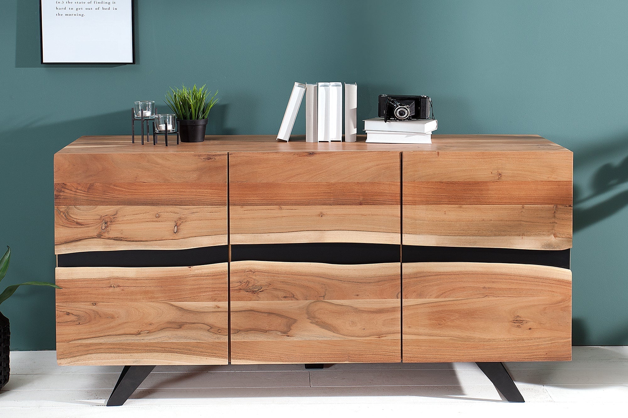 Buffet en bois massif AMAZONAS 150cm acacia naturel métal noir bord d’arbre