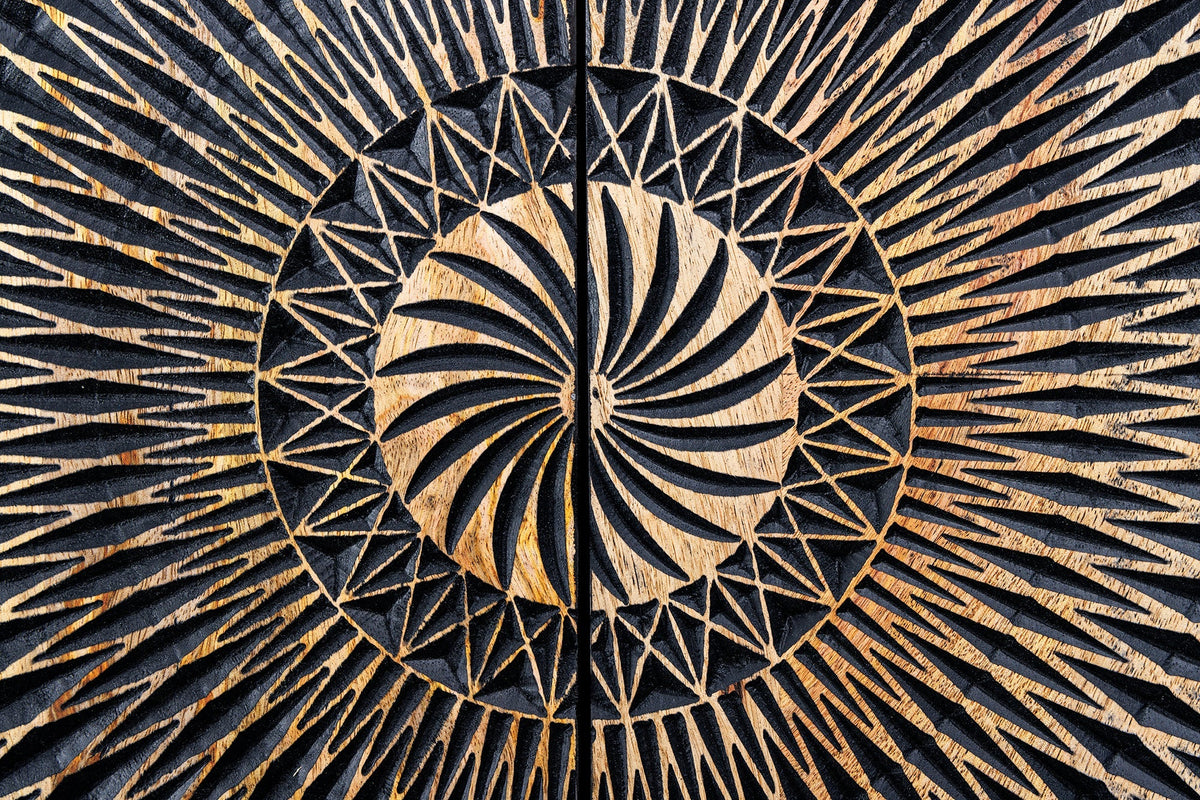 Buffet haut design ILLUSION 120cm en bois de manguier massif noir avec sculptures 3D structure en métal fer doré