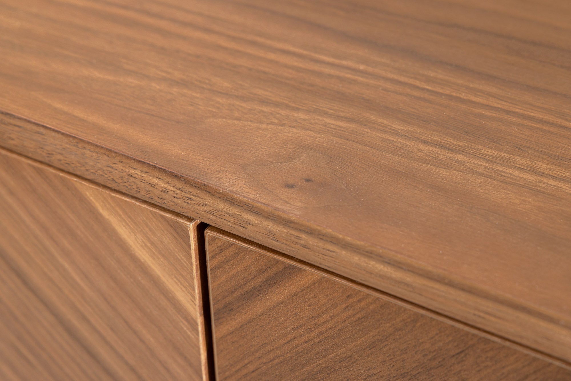 Buffet industriel GRANDEZZA 180cm noyer naturel métal noir beaucoup de rangements