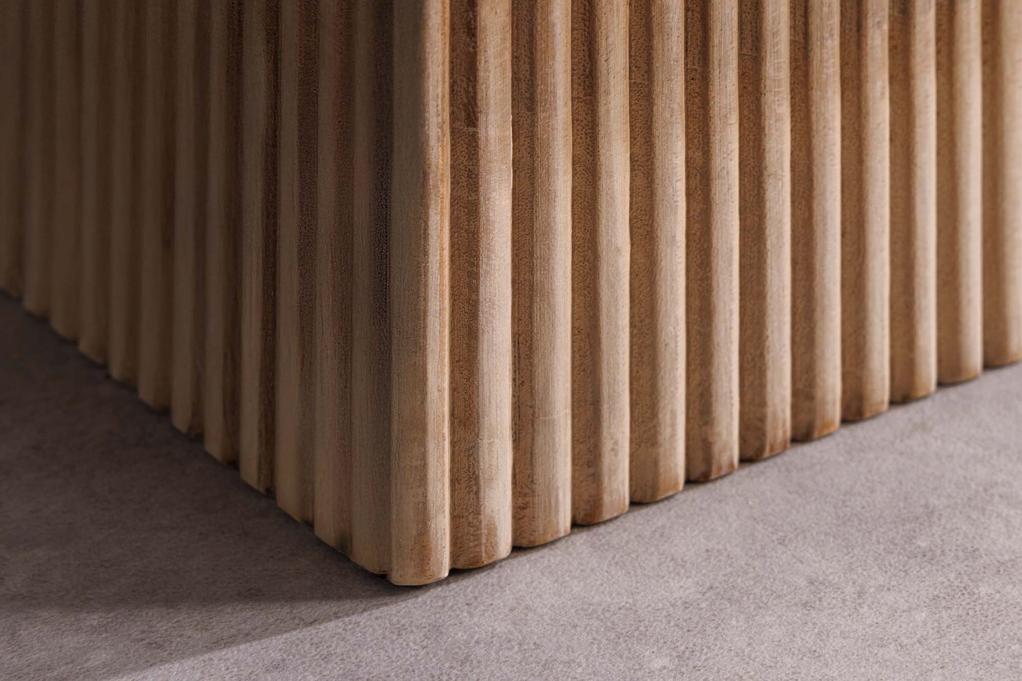 Buffet massif ART DECO 170cm en bois de manguier cérusé blanc façade 3D fait main