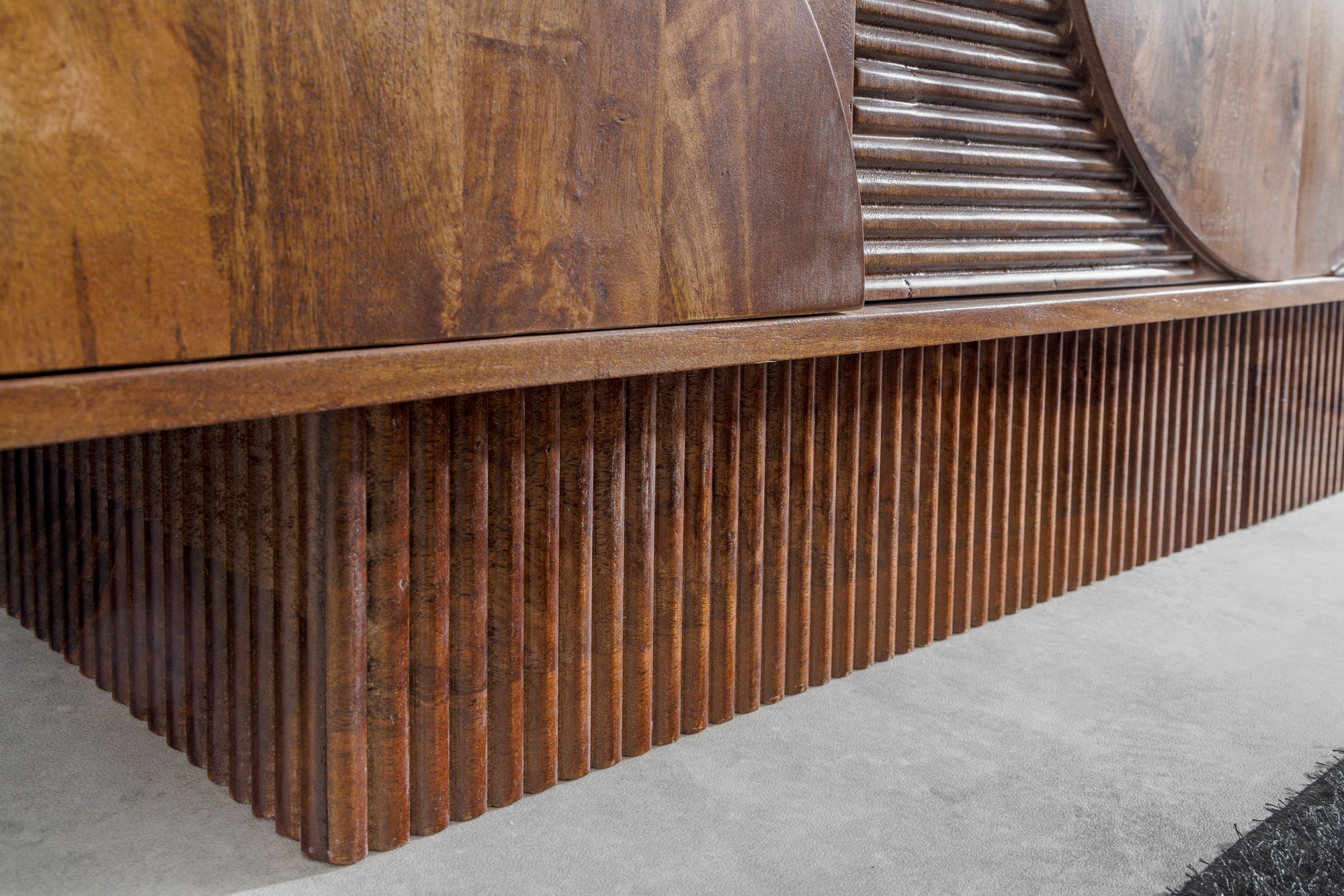 Buffet massif ART DECO 170cm marron fumé manguier façade 3D