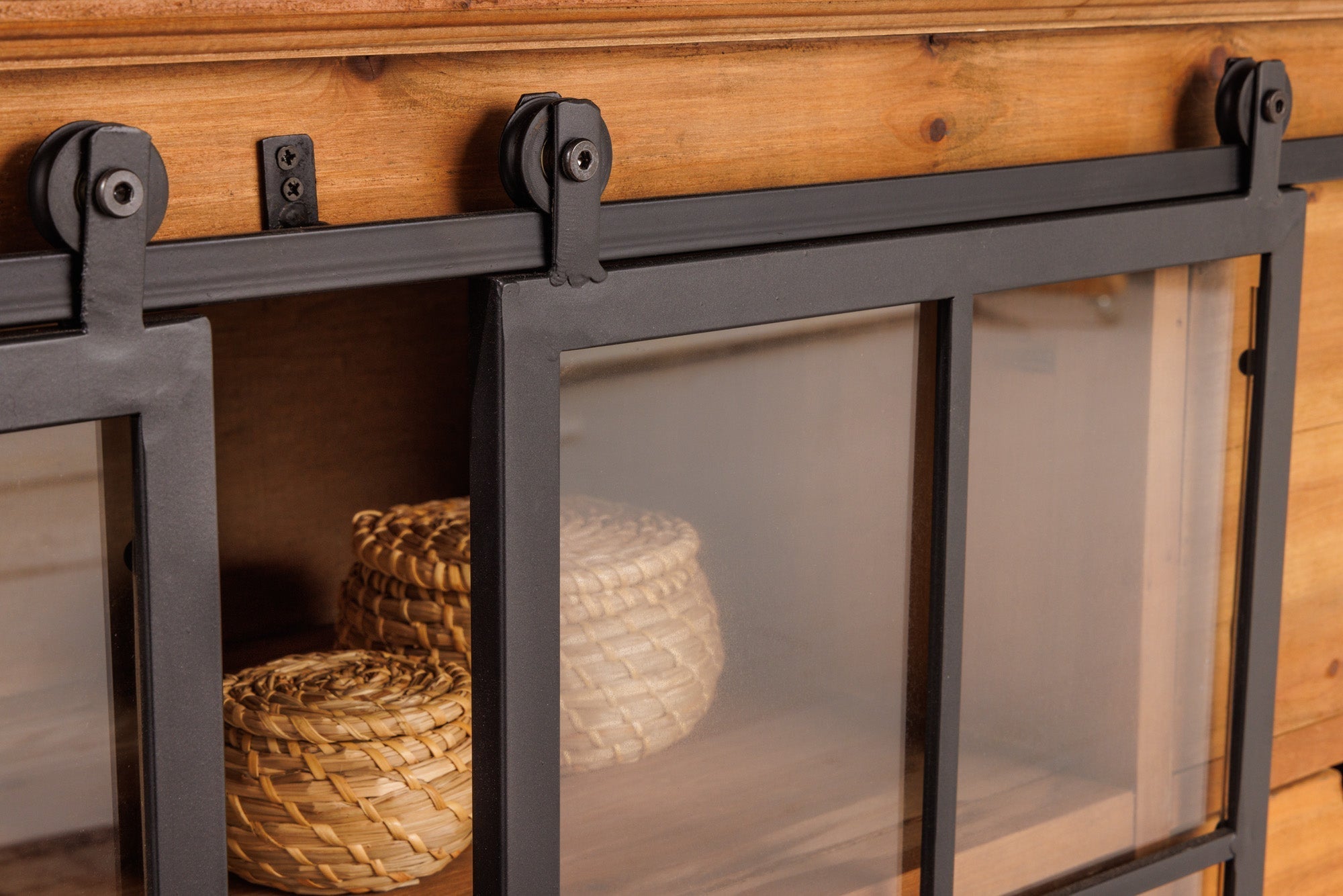 Buffet massif HERITAGE 150cm bois de pin naturel portes industrielles vitrine en métal