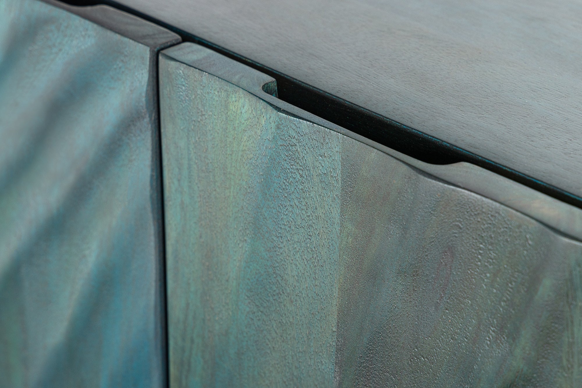 Buffet massif SCORPION 180cm bois de manguier turquoise métal doré sculptures 3D