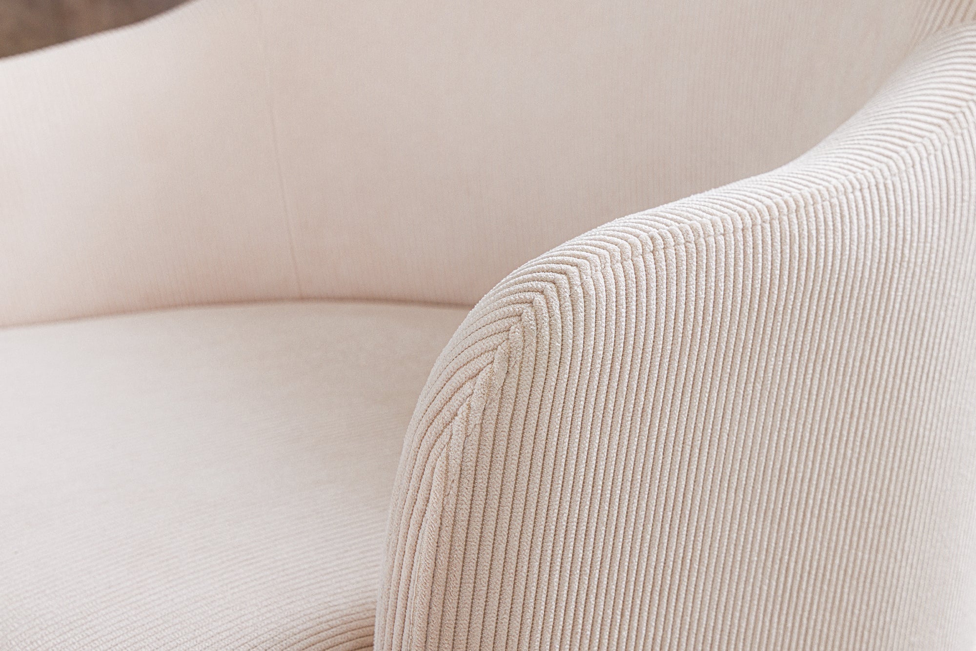 Lote de 2 sillas EXTRAVAGANCIA beige con reposabrazos, cordón de metal cepillado, oro champán
