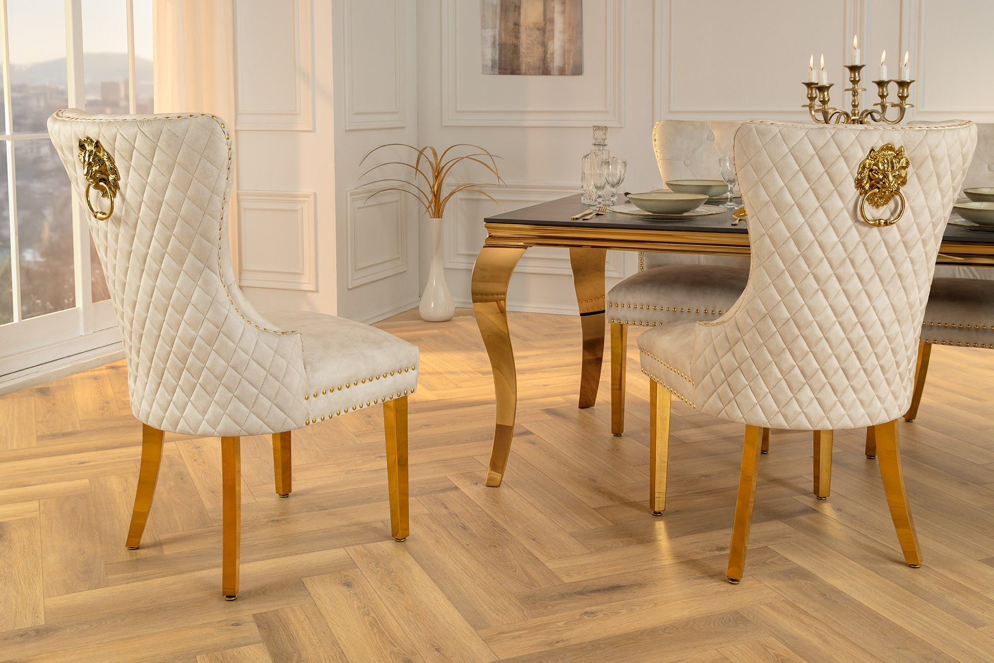 Lote de 2 sillas barrocas de terciopelo beige CASTLE DELUXE de acero inoxidable dorado con remaches decorativos en forma de cabeza de león