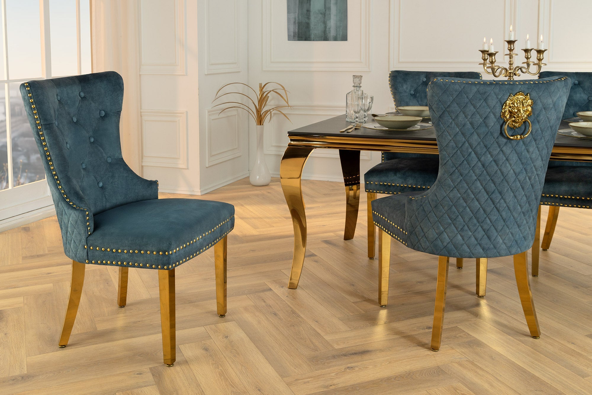 Lote de 2x sillas barrocas CASTLE DELUXE terciopelo azul acero inoxidable oro con cabeza de león Chesterfield