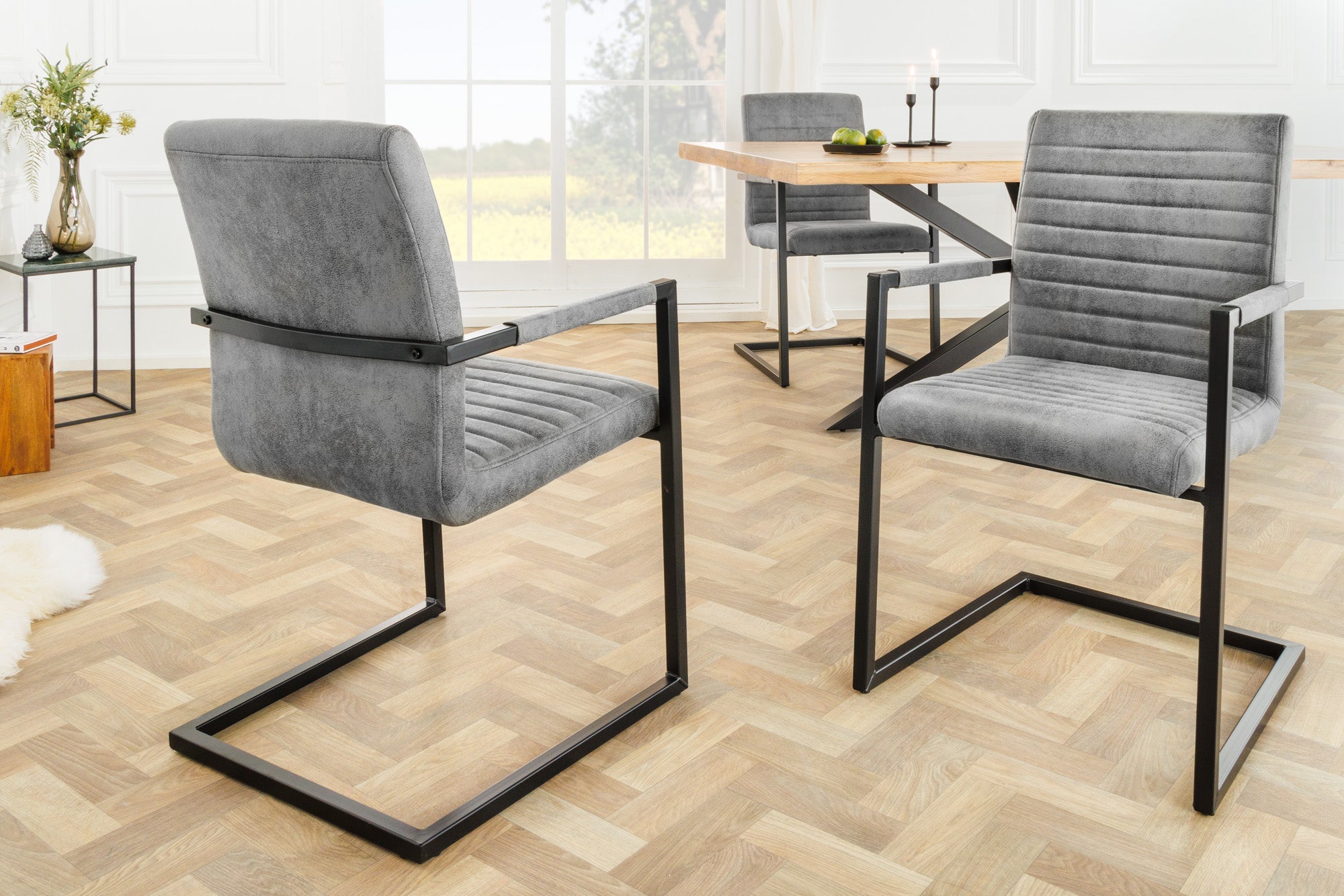 Lote de 2 sillas cantilever industriales LOFT vintage de microfibra gris con reposabrazos de acero inoxidable