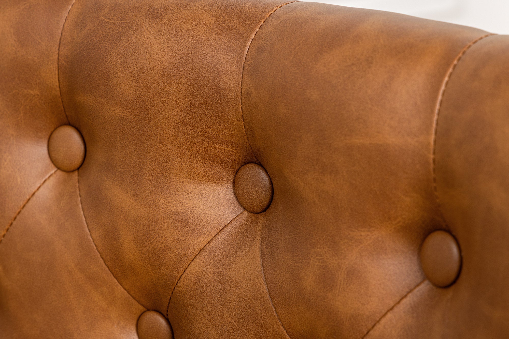 Lot de 2x chaises Chesterfield CASTLE en similicuir marron et bois d'hévéa noir avec rivets décoratifs
