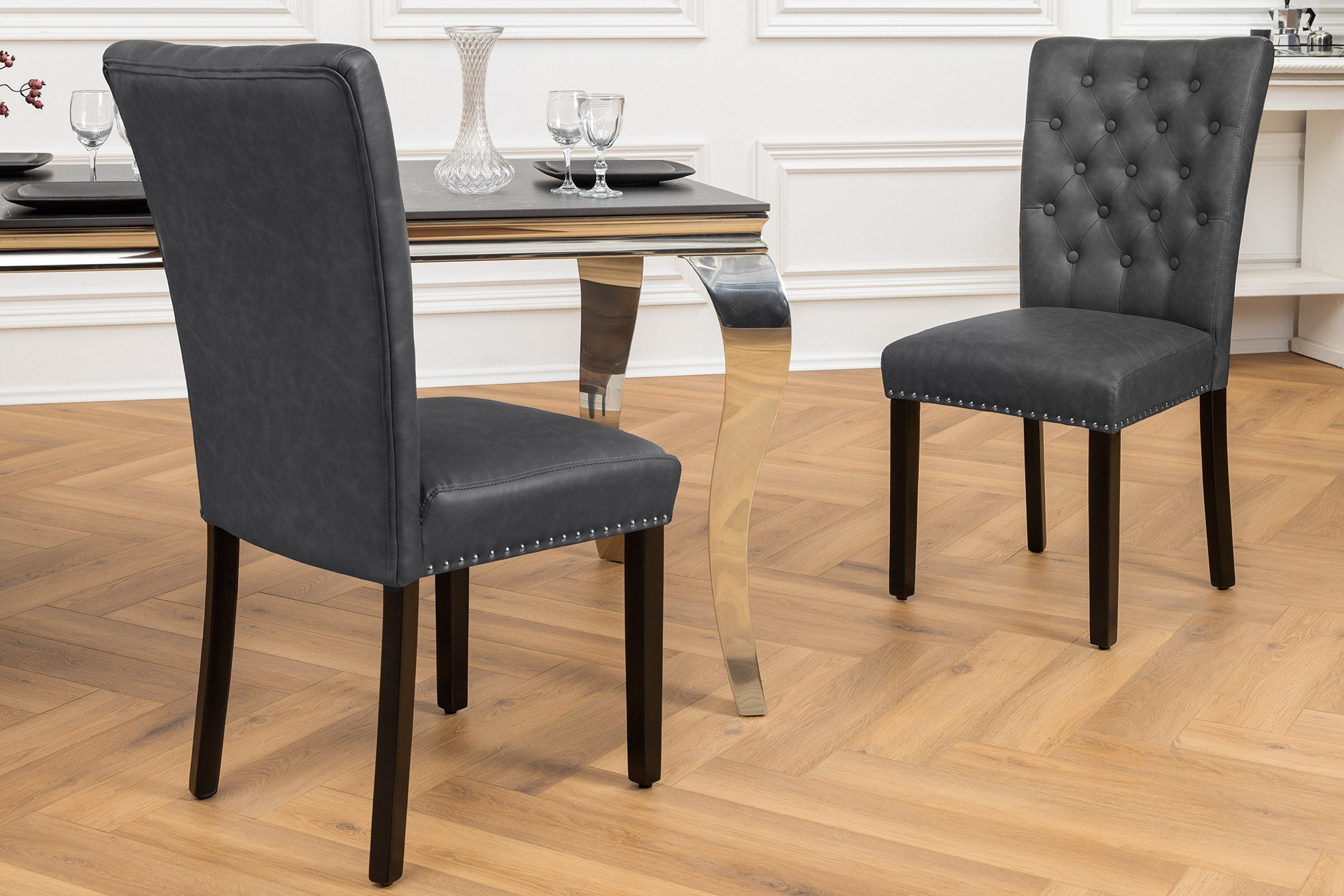 Juego de 2 sillones CASTLE Chesterfield de polipiel negra con remaches decorativos de madera de caucho