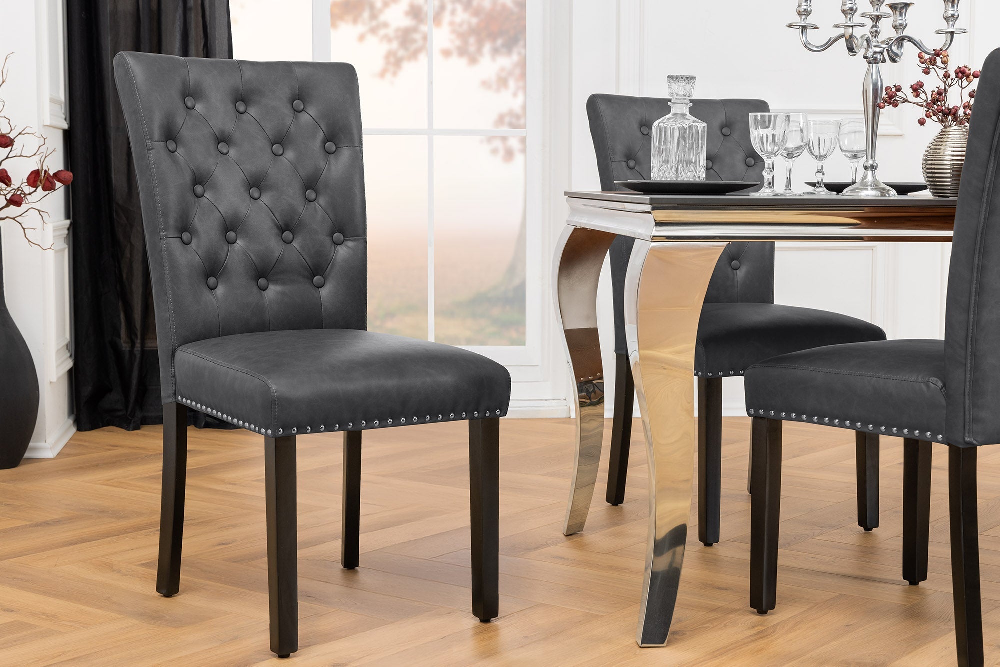 Lot de 2x chaises Chesterfield CASTLE simili cuir noir rivets décoratifs en bois d'hévéa