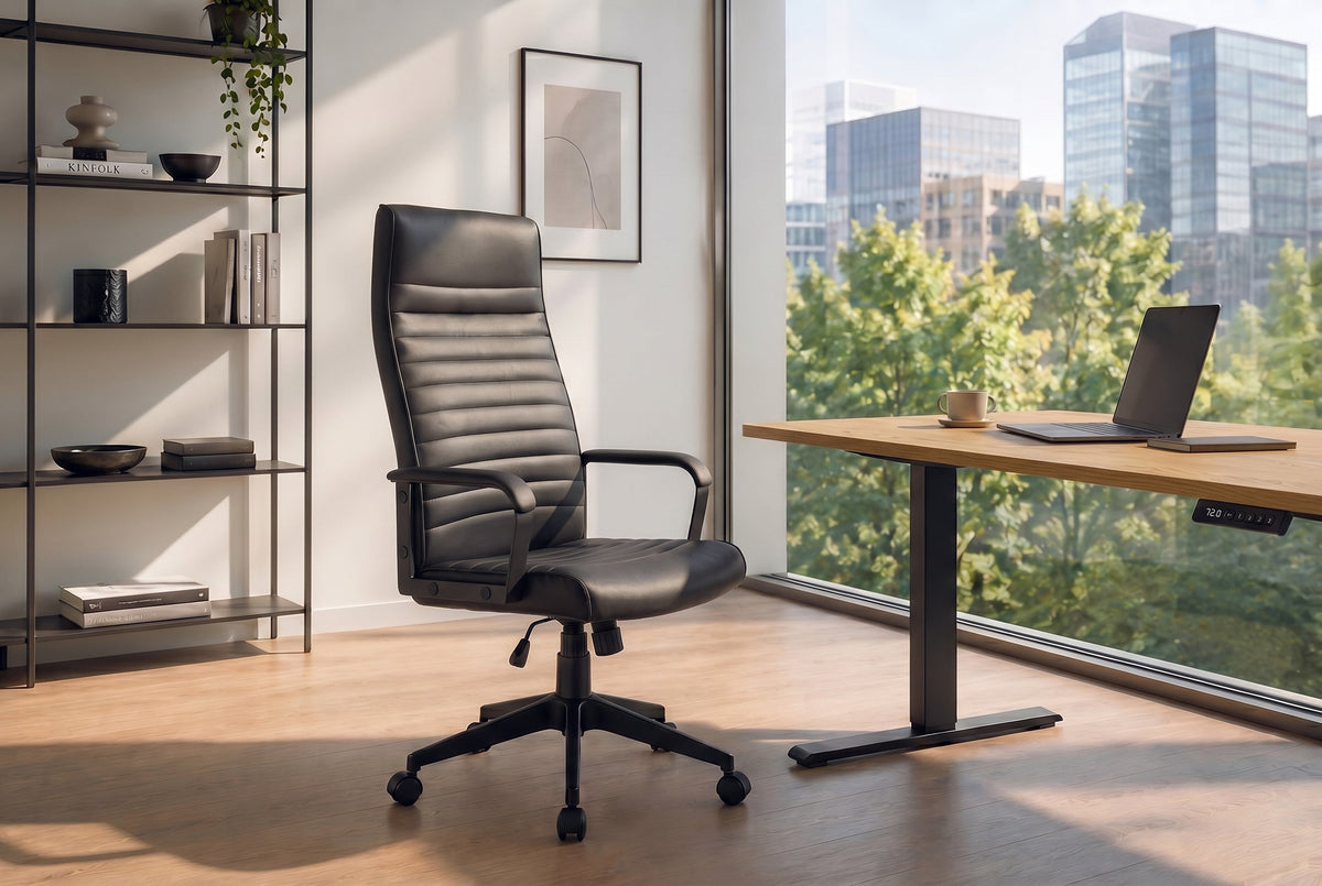 Chaise de bureau réglable en hauteur LAZIO pivotante en simili cuir noir avec roulettes