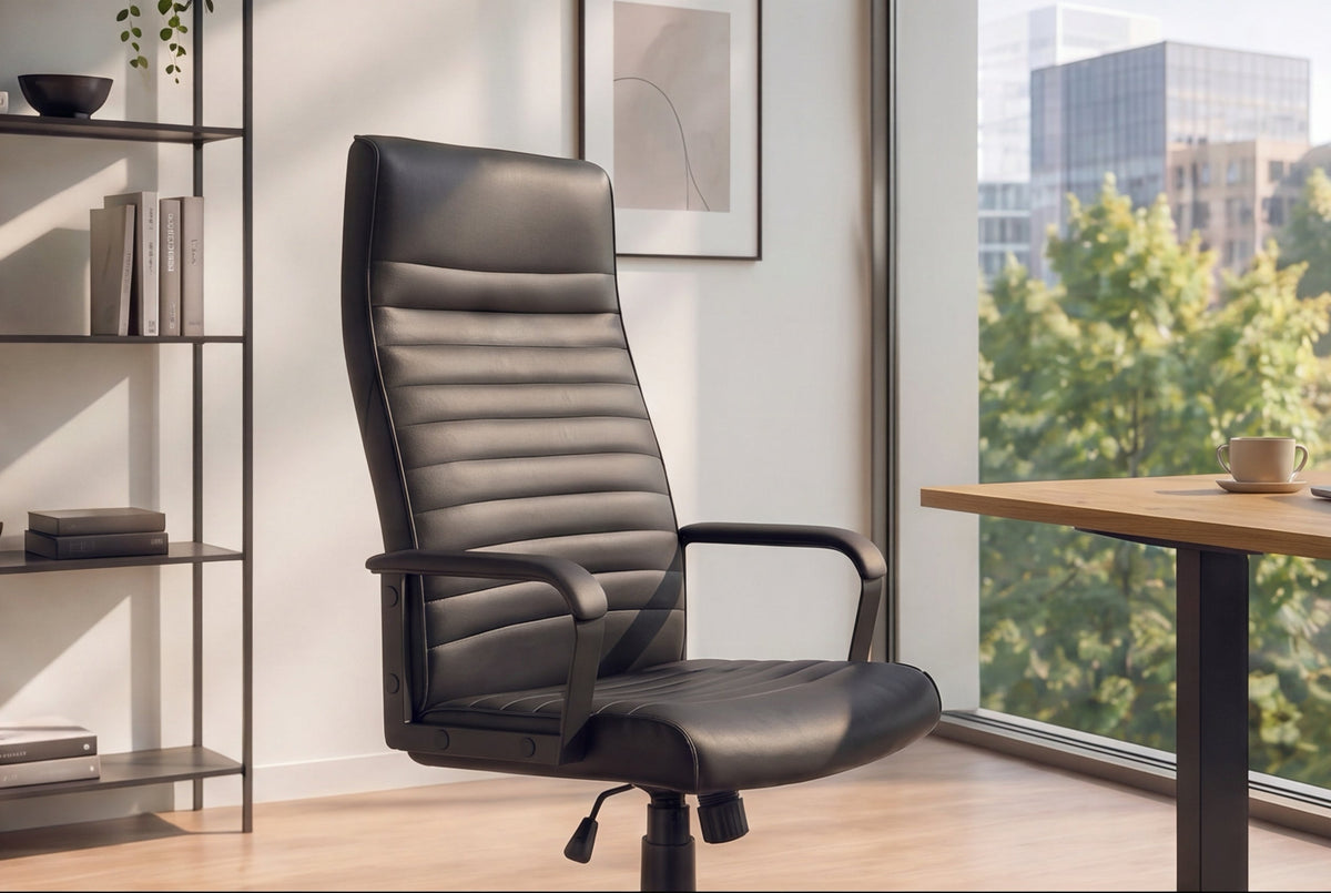 Chaise de bureau réglable en hauteur LAZIO pivotante en simili cuir noir avec roulettes