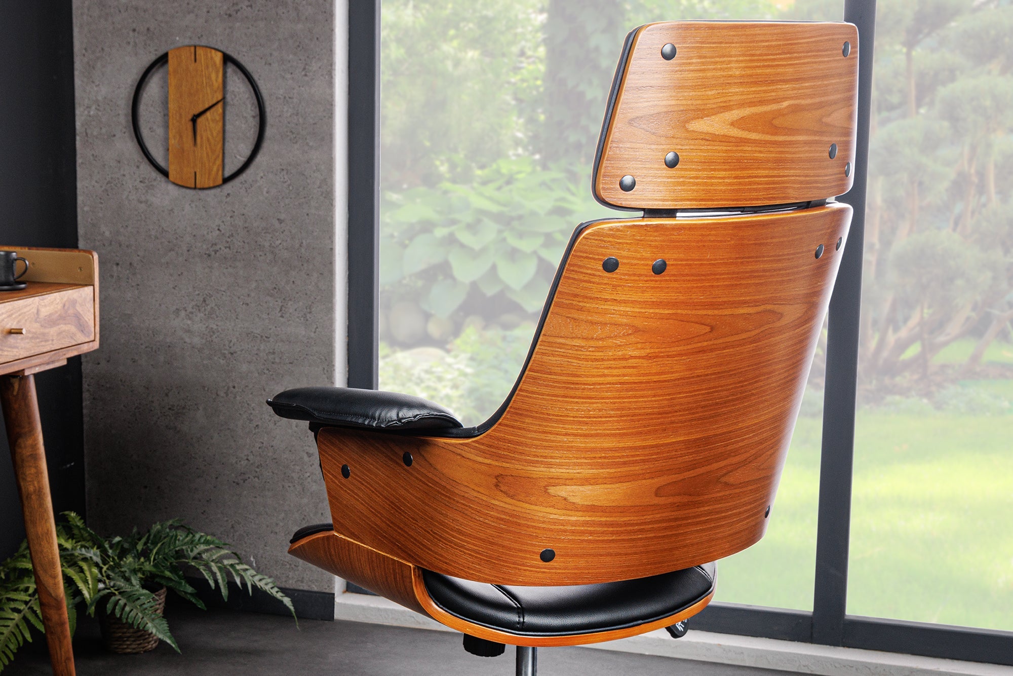 Silla de oficina MANHATTAN regulable en altura, de piel artificial nogal con reposabrazos de diseño retro