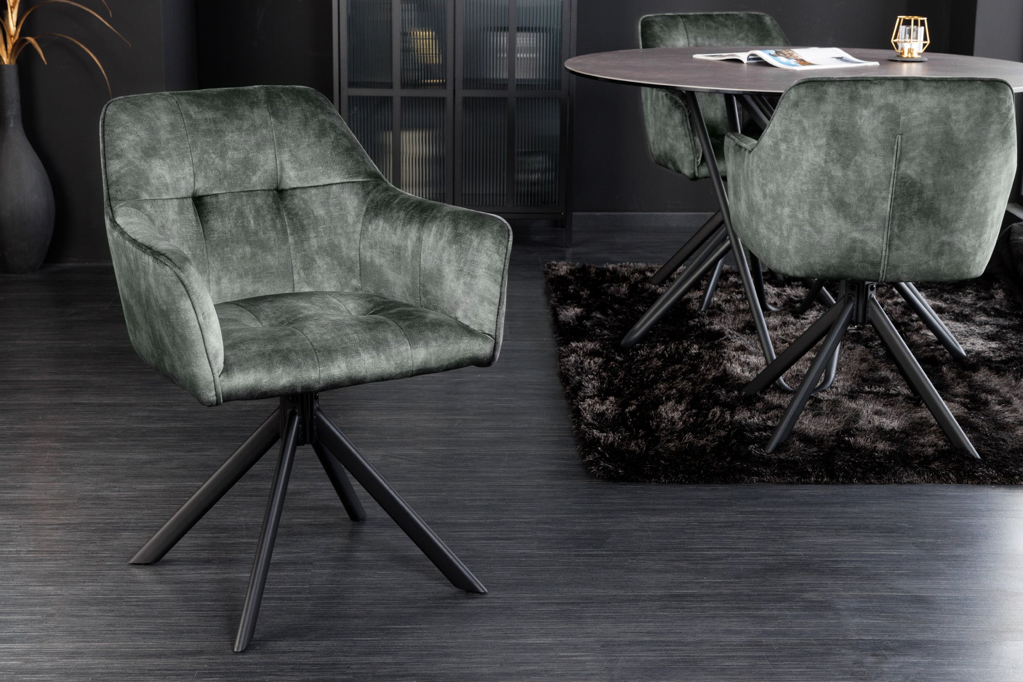 Lote de 2 sillas giratorias de terciopelo verde de diseño LOFT con estructura y reposabrazos de metal negro