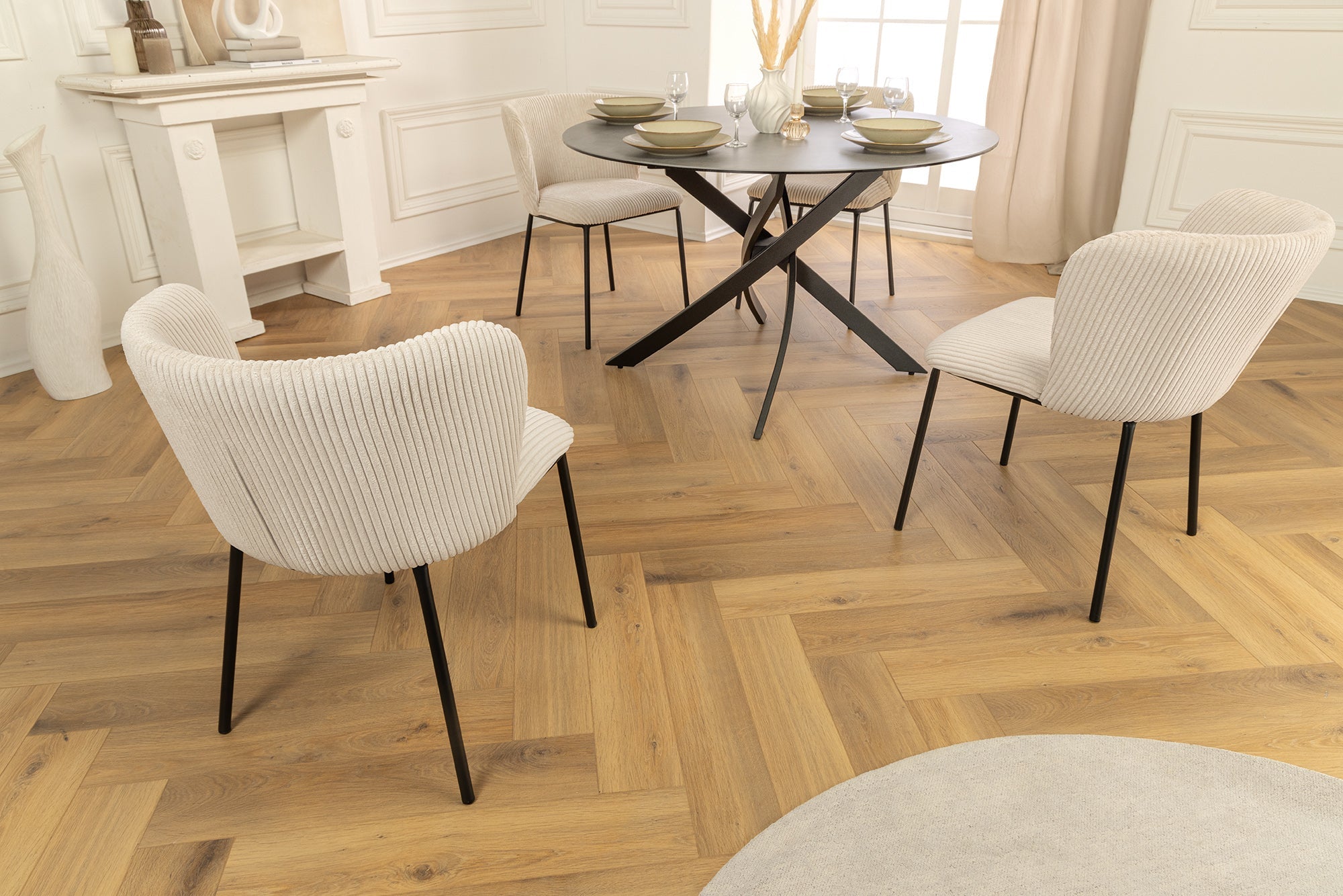 Lote de 2 sillas de pana beige de diseño LYON con patas de metal negro