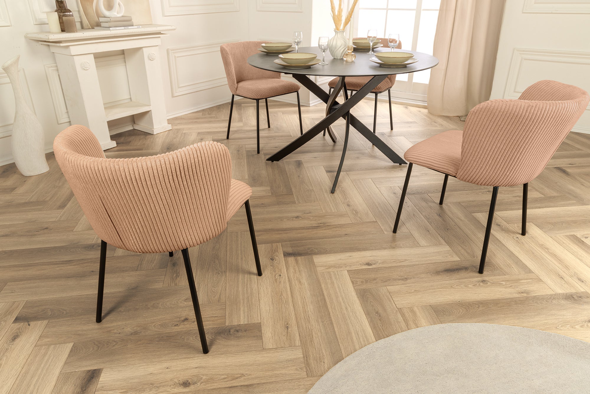 Lote de 2x sillas de diseño LYON pana rosa patas de metal negro