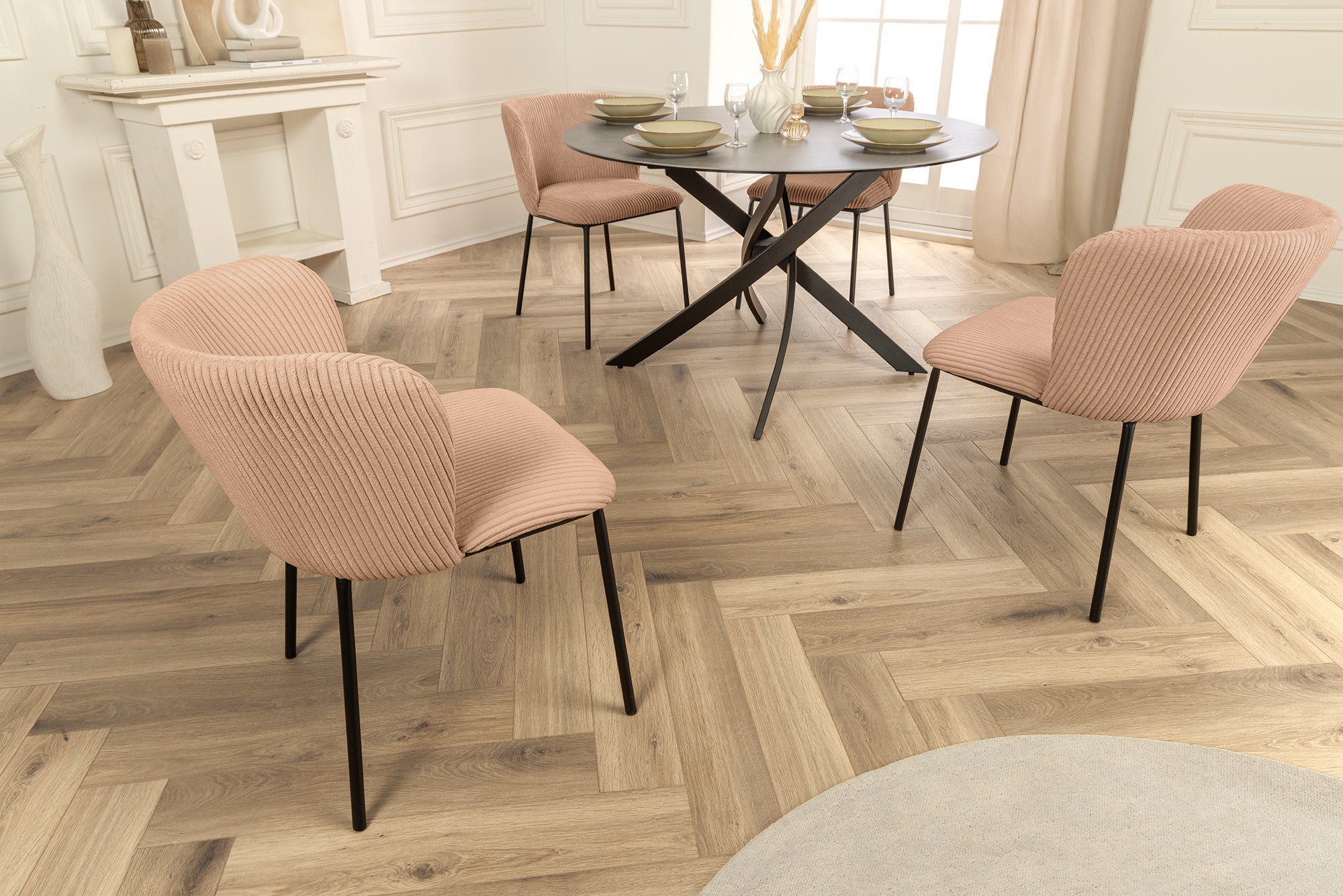 Lote de 2x sillas de diseño LYON pana rosa patas de metal negro