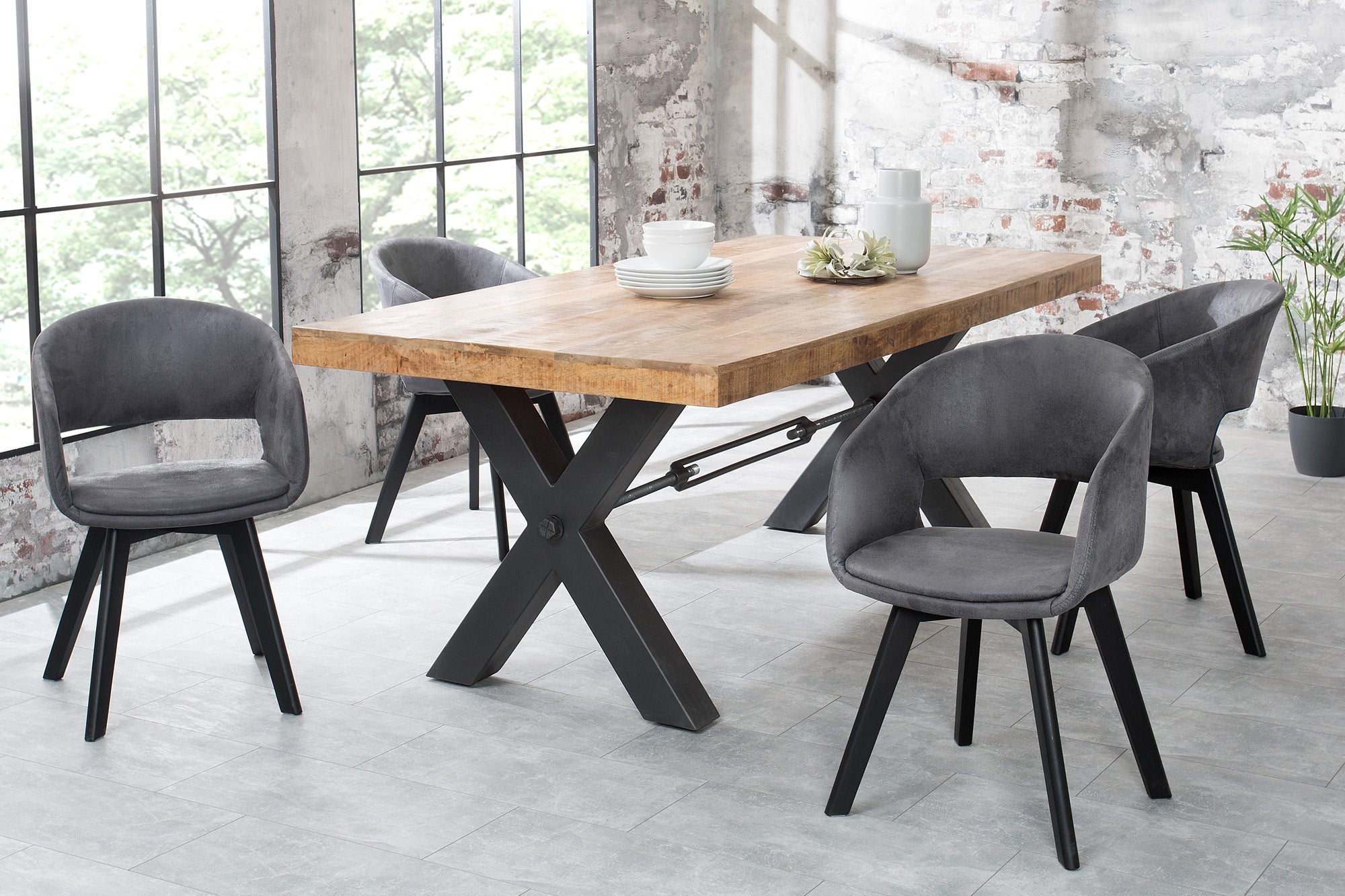 Lote de 2 sillas de diseño NORDIC STAR de madera maciza y tela gris texturizada con reposabrazos tapizados