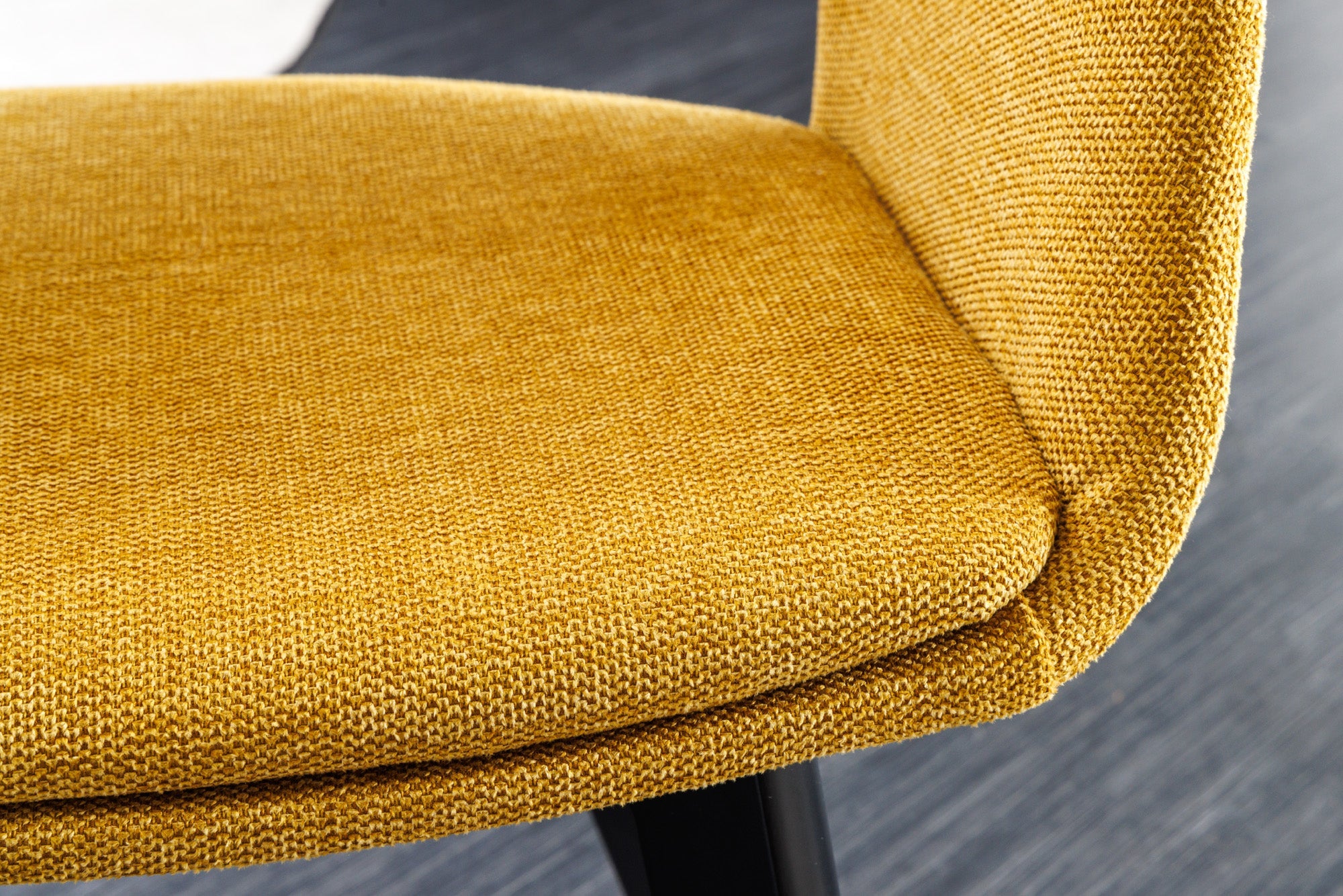Lote de 2 sillas de diseño NORDIC STAR de tejido estructurado amarillo mostaza en madera maciza negra con reposabrazos tapizados