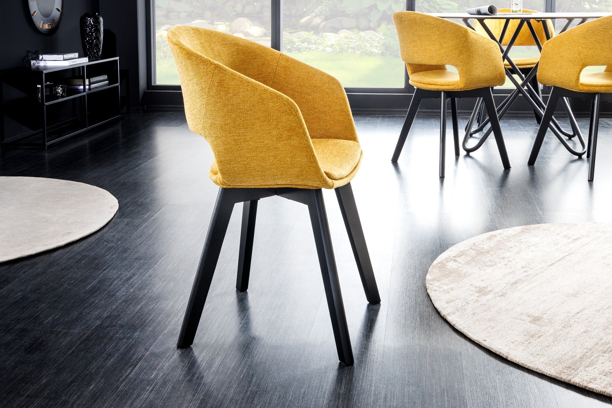 Lote de 2 sillas de diseño NORDIC STAR de tejido estructurado amarillo mostaza en madera maciza negra con reposabrazos tapizados