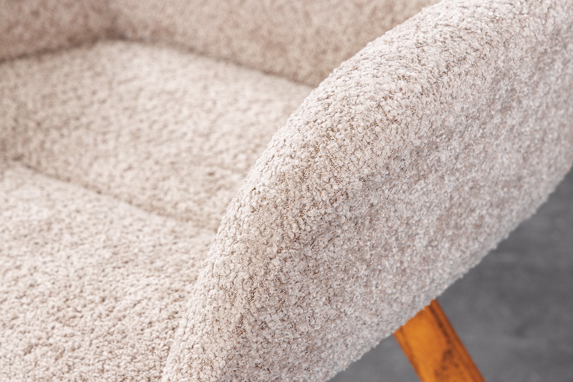 Lote de 2 sillas giratorias BALTIC de roble macizo beige con patas y reposabrazos de roble natural rizado