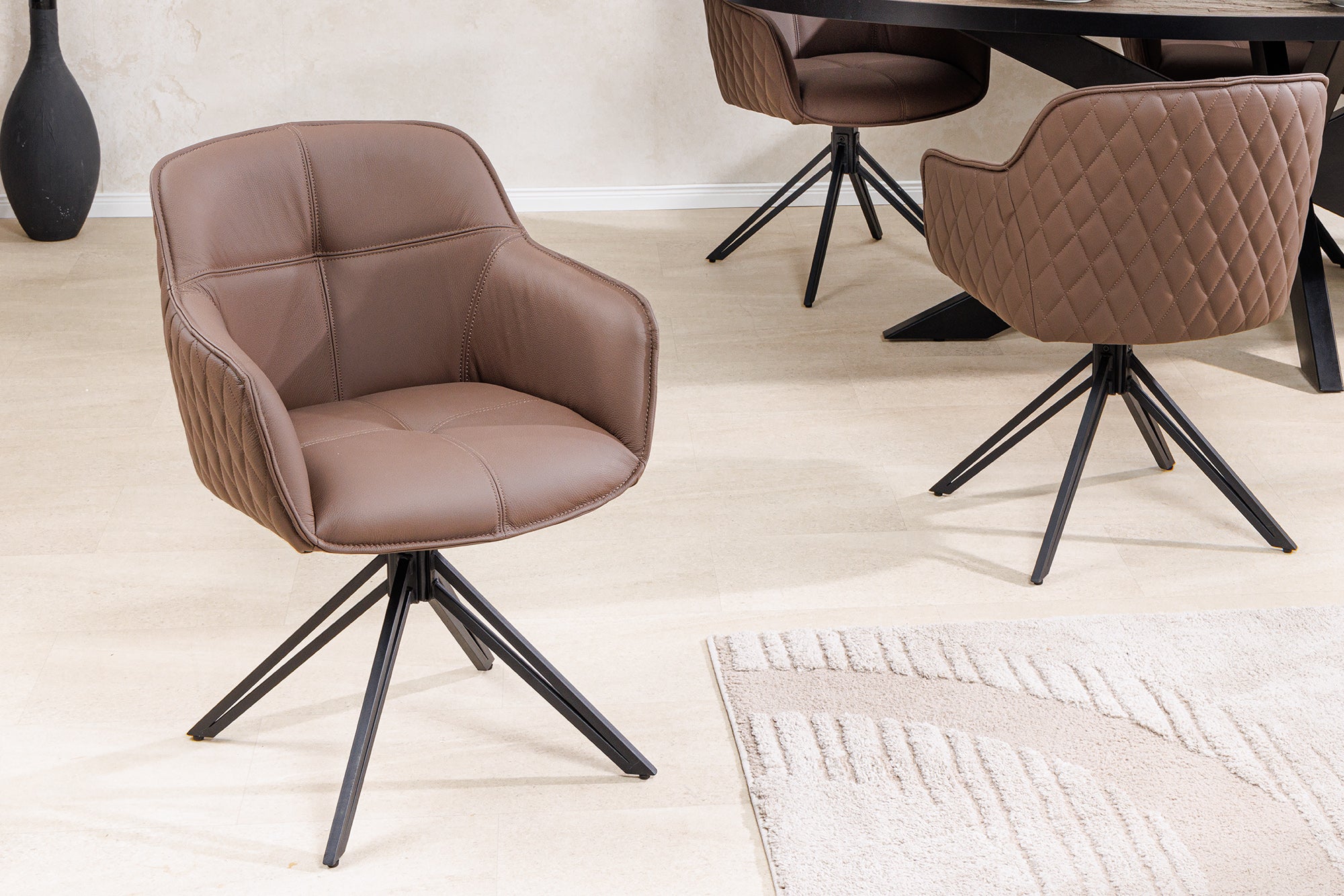 Lot de 2x chaises design pivotante EUPHORIA en cuir véritable marron, structure en métal noir avec accoudoirs