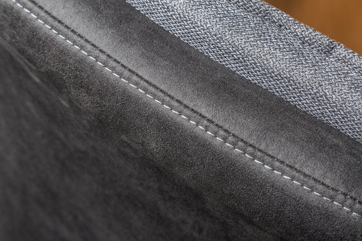Chaise design pivotante MR. LOUNGER gris anthracite microfibre tissu plat avec accoudoir