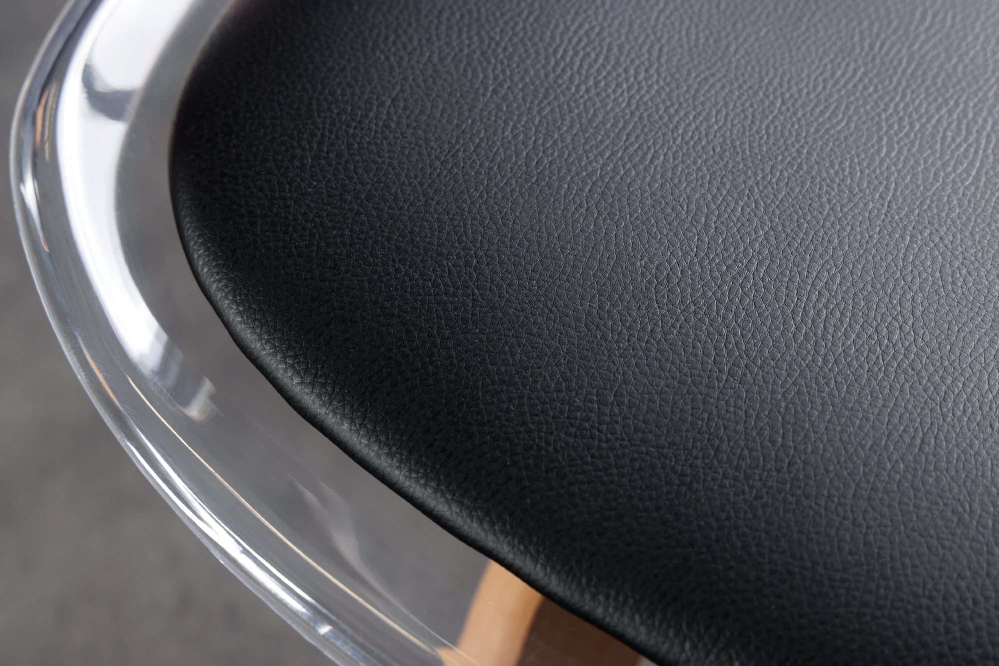 Juego de 2 sillas de diseño SCANDINAVIA MEISTERSTÜCK de plástico negro transparente y madera de haya natural