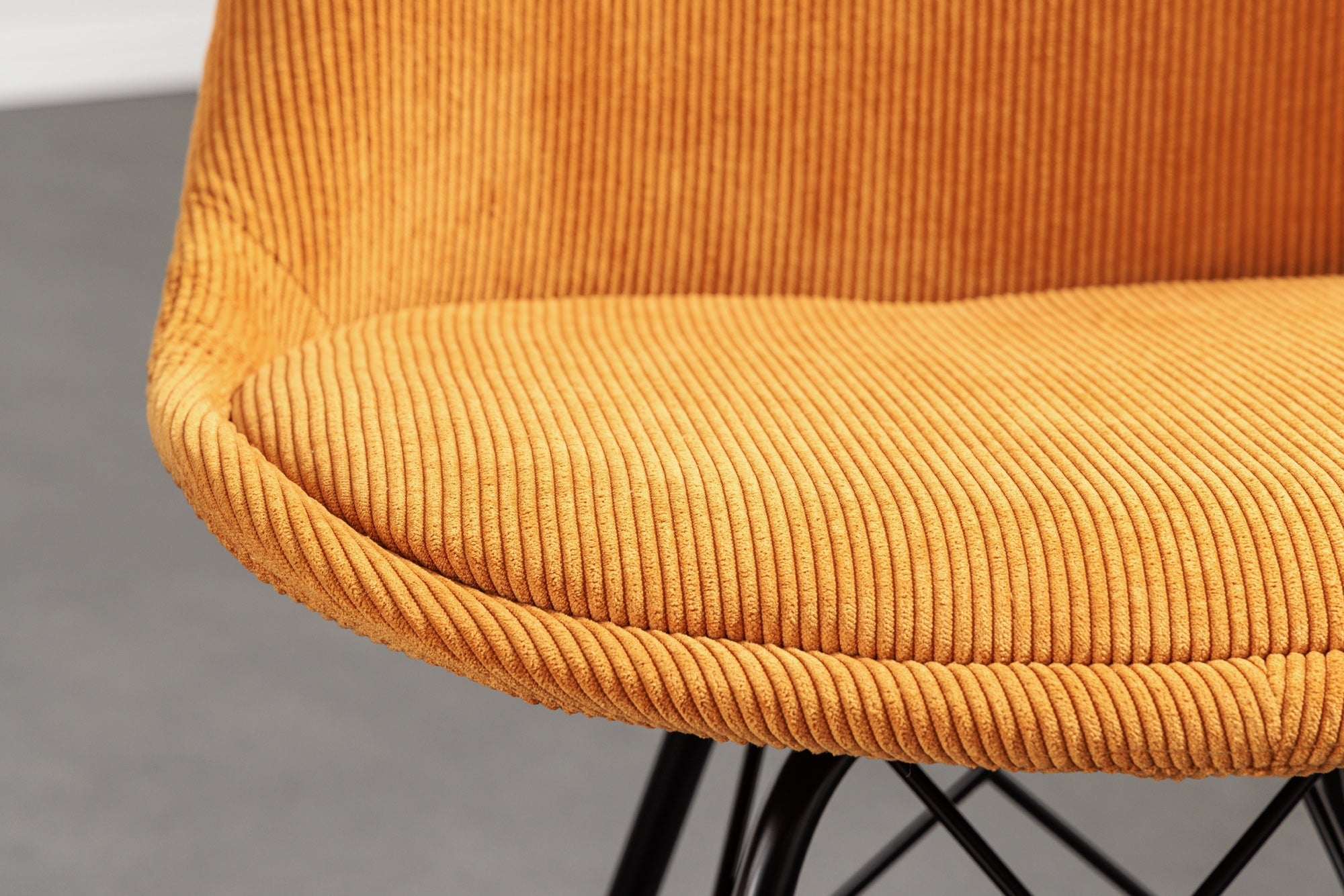 Lote de 2x sillas de diseño SCANDINAVIA MEISTERSTÜCK terciopelo amarillo mostaza patas de metal negro