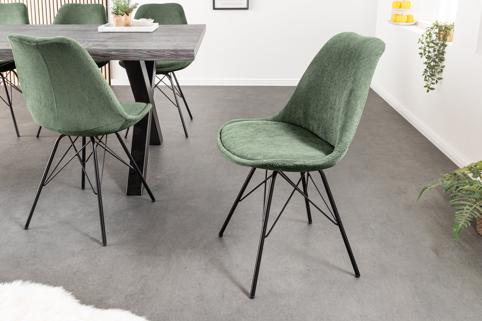 Lote de 2x sillas de diseño SCANDINAVIA MEISTERSTÜCK pana verde estructura de metal negro