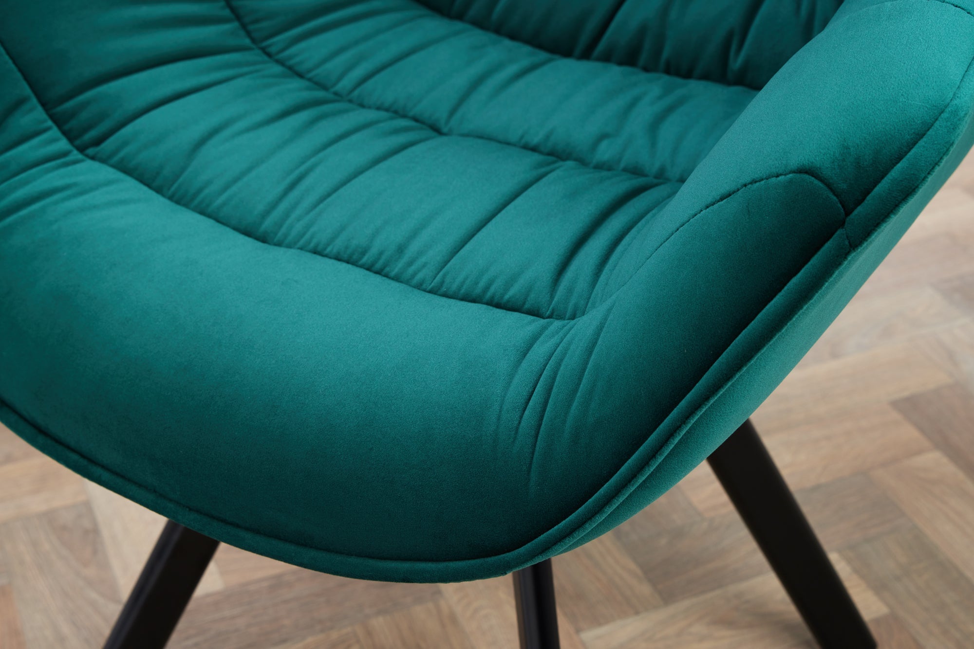 Chaise design THE DUTCH COMFORT vert émeraude velours style rétro avec accoudoirs