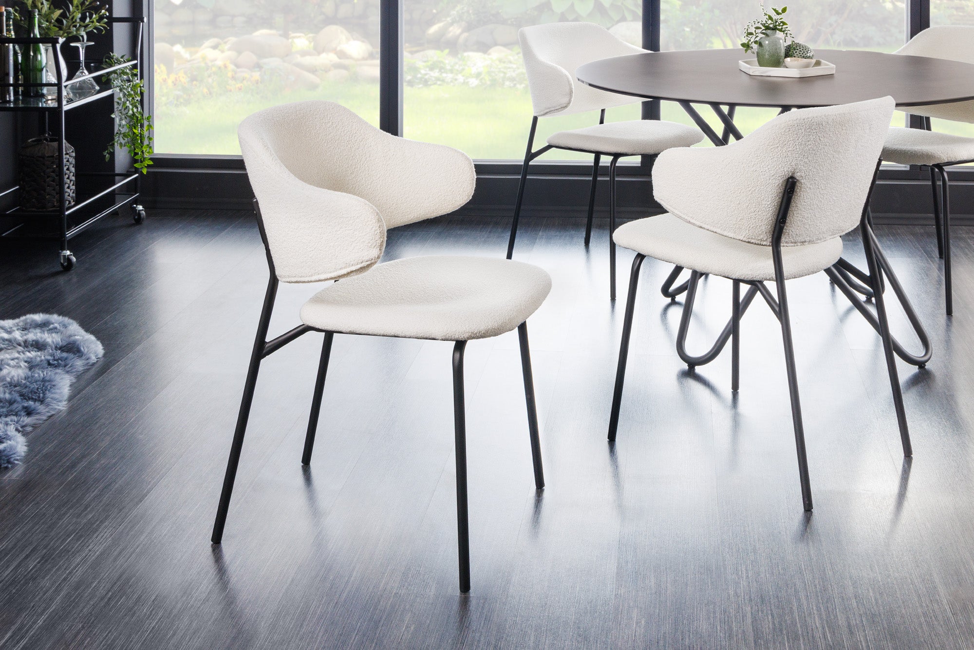 chaise-design-vogue-blanc-boucle-pieds-metal-noir_43147 (inv)