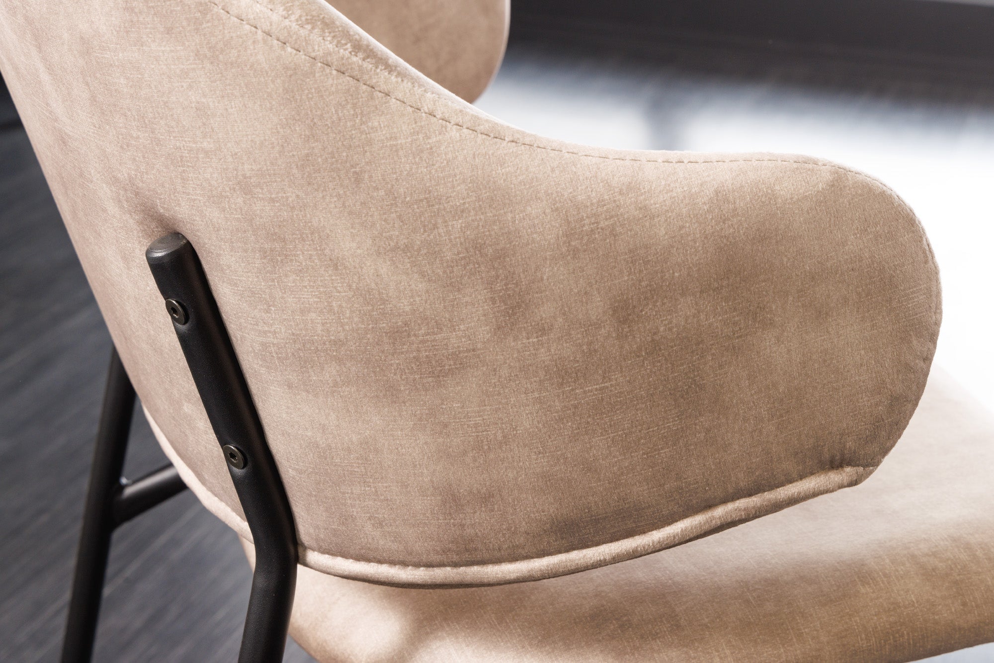 Lot de 2x chaises design VOGUE velours champagne grège pieds métal noir