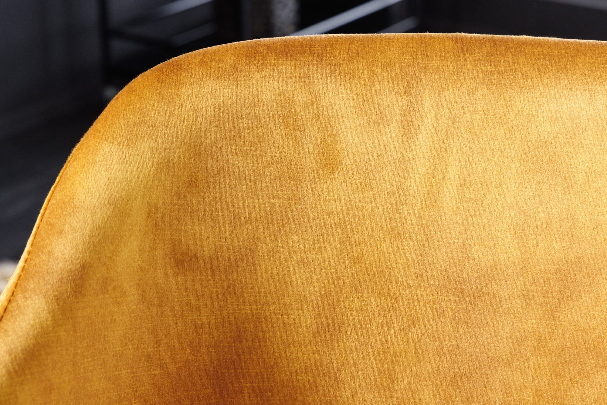 Lote de 2 sillas de diseño VOGUE de terciopelo amarillo mostaza con patas de metal negro