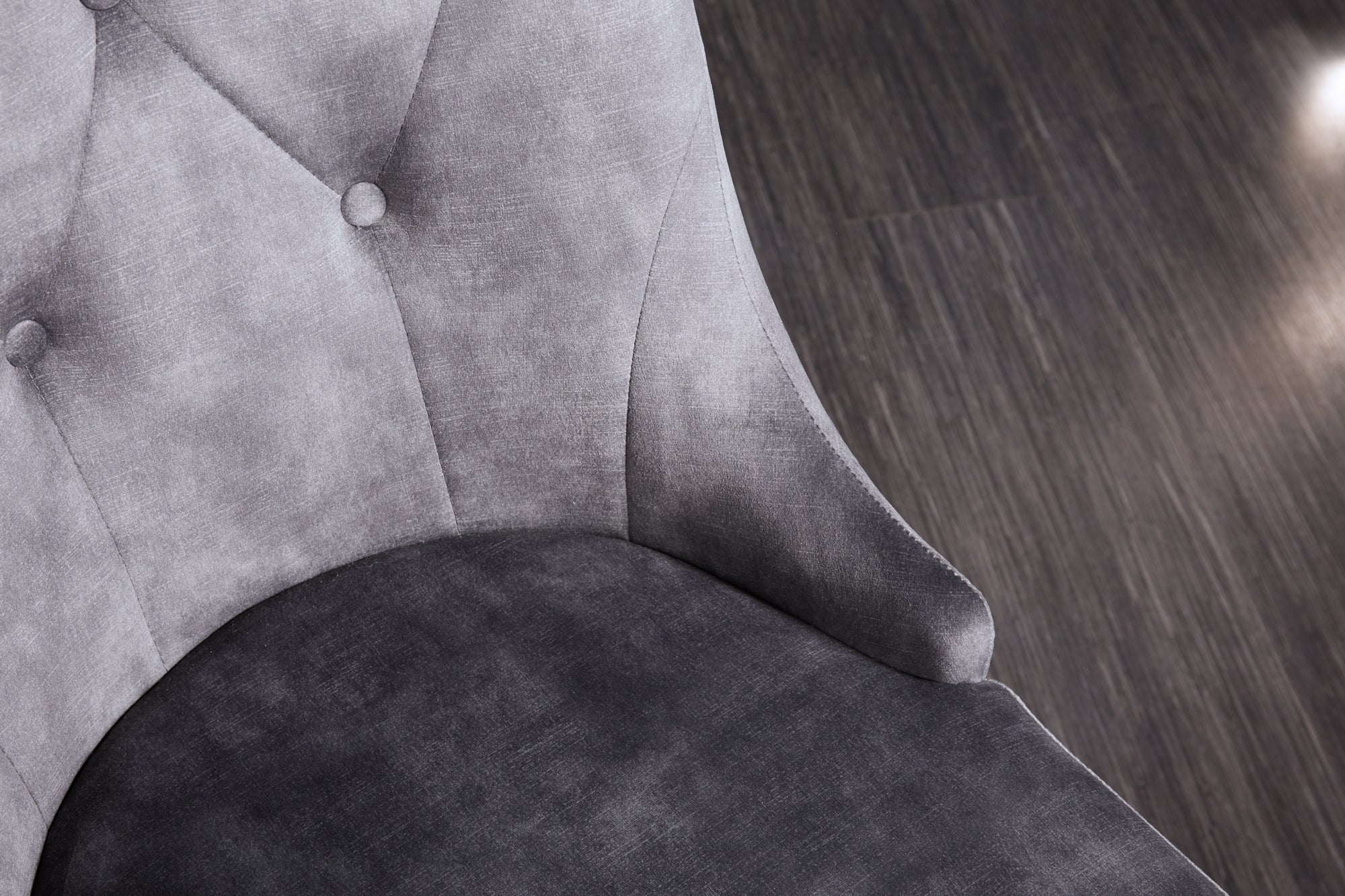 Juego de 2 elegantes sillas modernas de estilo barroco en terciopelo gris con cabeza de león plateada