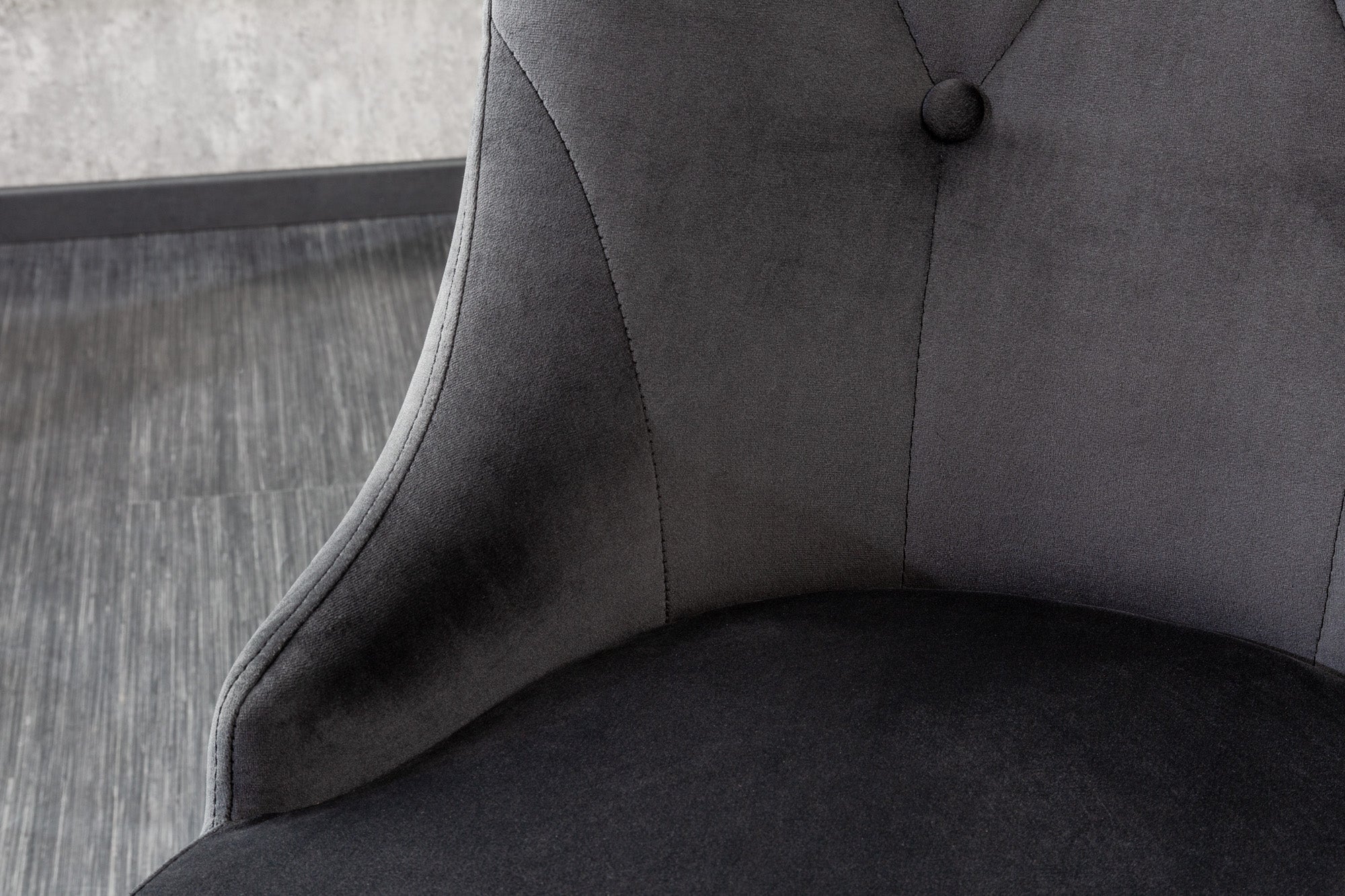 Juego de 2 elegantes sillas modernas de estilo barroco en terciopelo negro con cabeza de león plateada