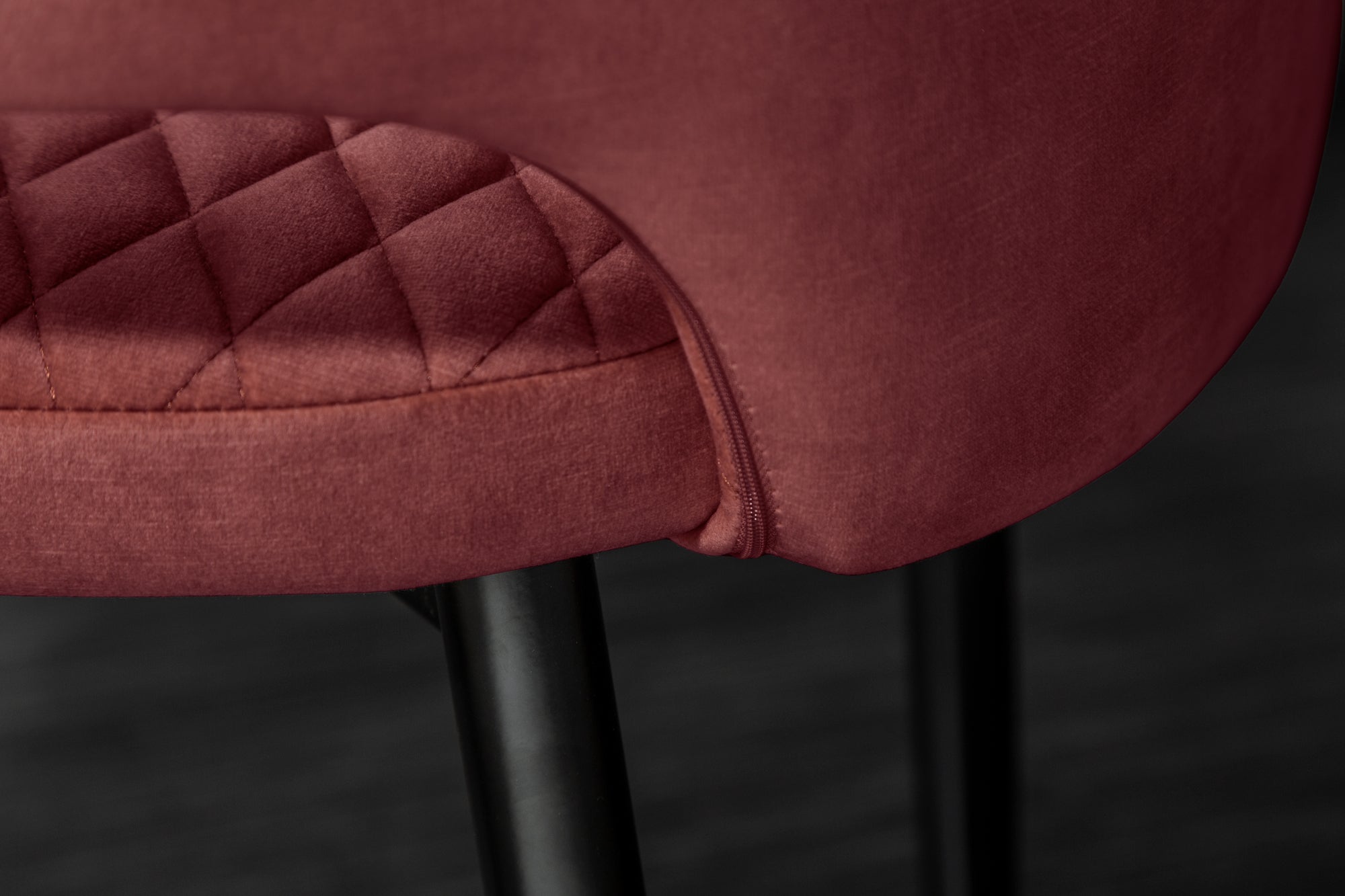 Lot de 2x chaises élégante PARIS en velours rouge, surpiqûres décoratives, embouts dorés, design rétro, avec accoudoirs