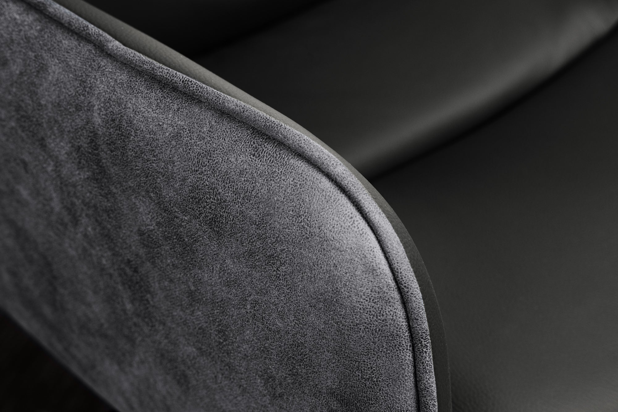 Silla giratoria BIG GEORGE de piel auténtica microfibra gris con reposabrazos y patas de metal negro
