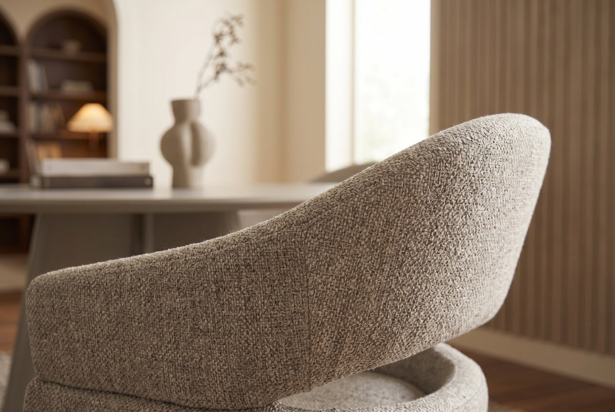 Chaise pivotante ORGANIKO taupe beige tissu structuré piètement en bois de noyer avec accoudoirs
