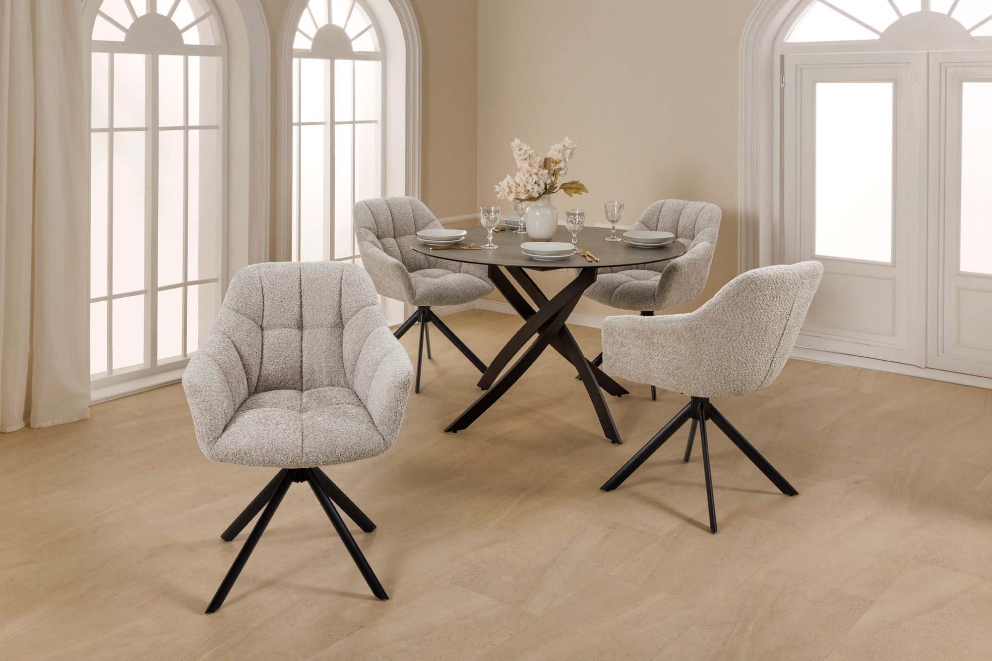 Lote de 2 sillas giratorias PAPILLON beige con reposabrazos, estructura de metal negro
