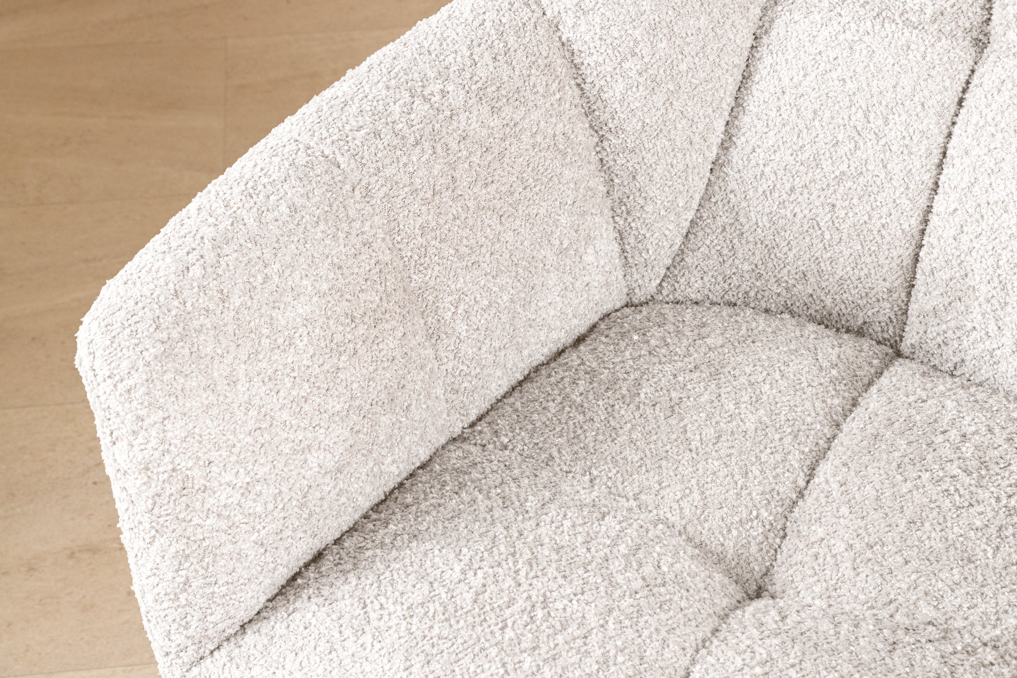 Lote de 2 sillas giratorias PAPILLON de bouclé blanco con reposabrazos, estructura de metal negro