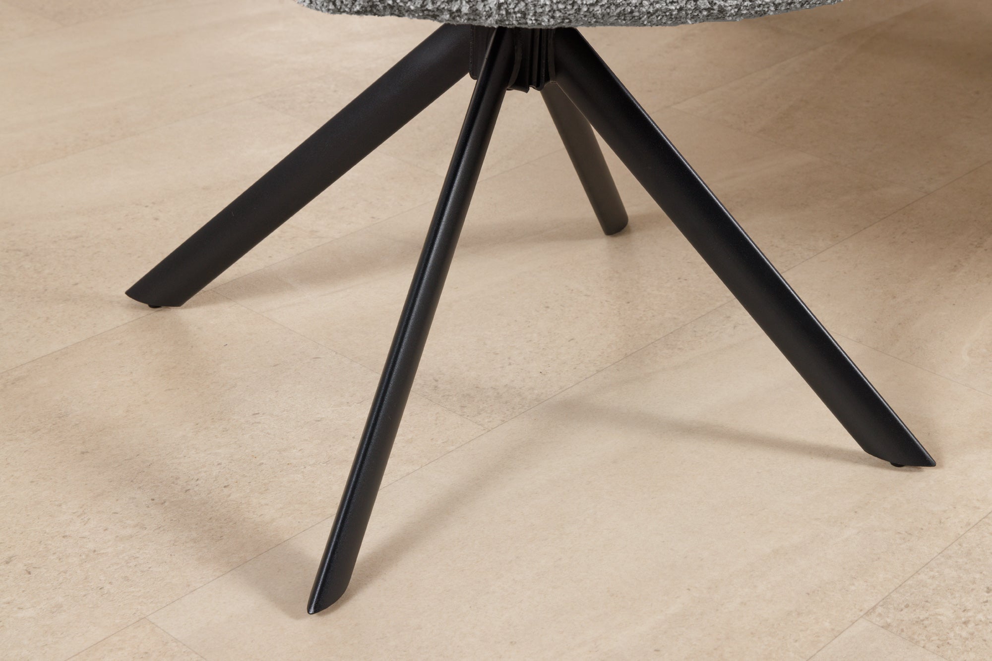 Lote de 2 sillas giratorias PAPILLON de bouclé gris con reposabrazos, estructura de metal negro