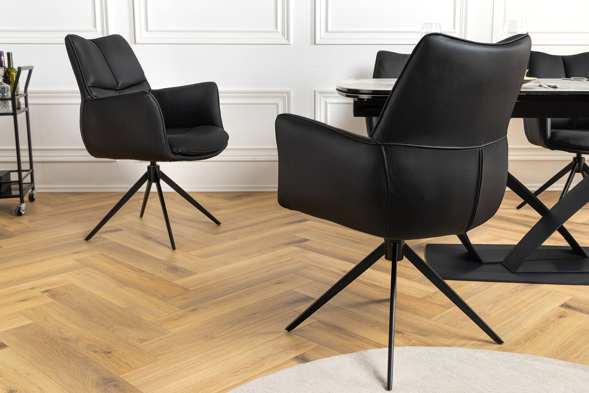 Lote de 2 sillones giratorios PAPILLON de piel auténtica negra con reposabrazos, estructura negra